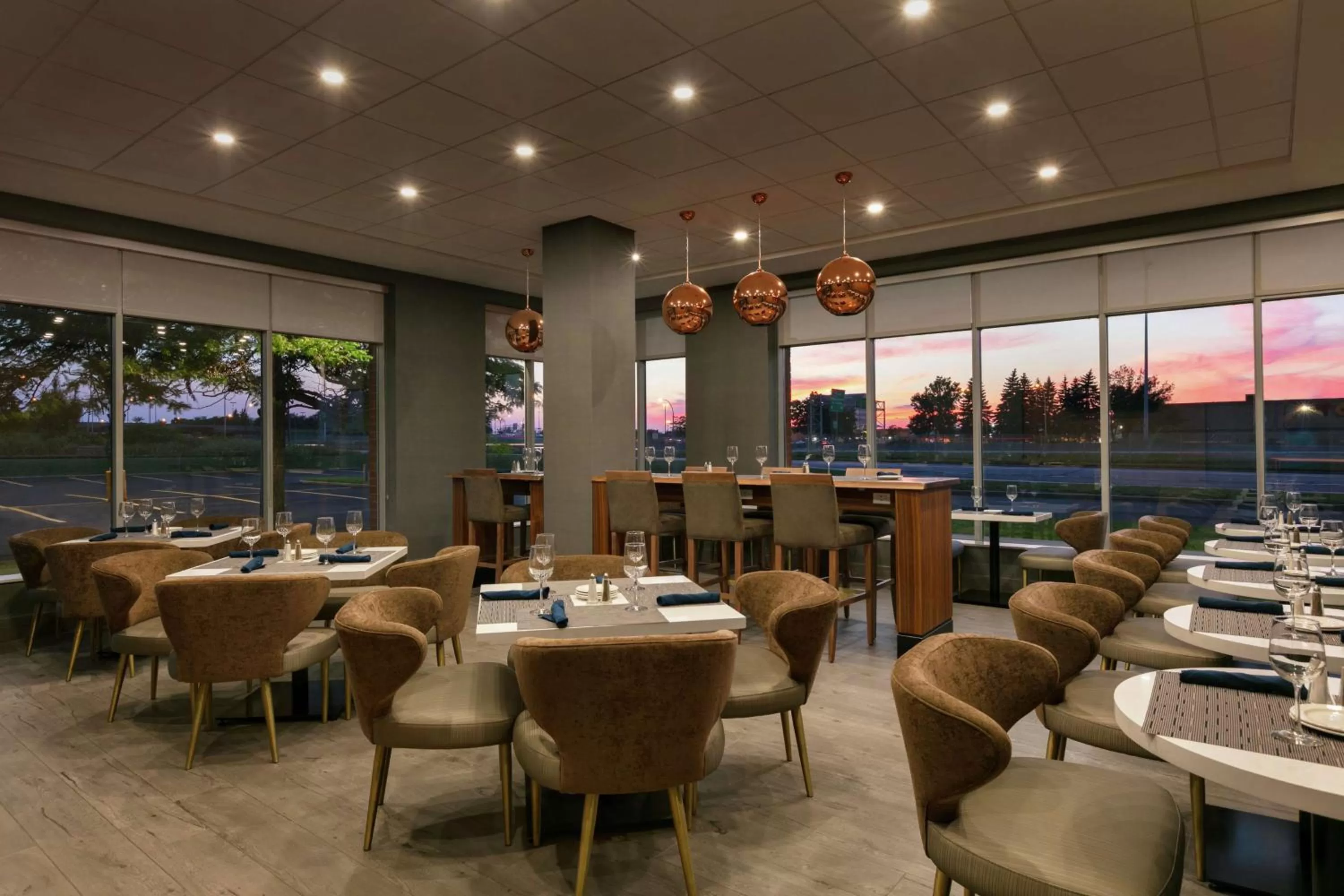 Restaurant/places to eat in Embassy Suites By Hilton Montreal Airport