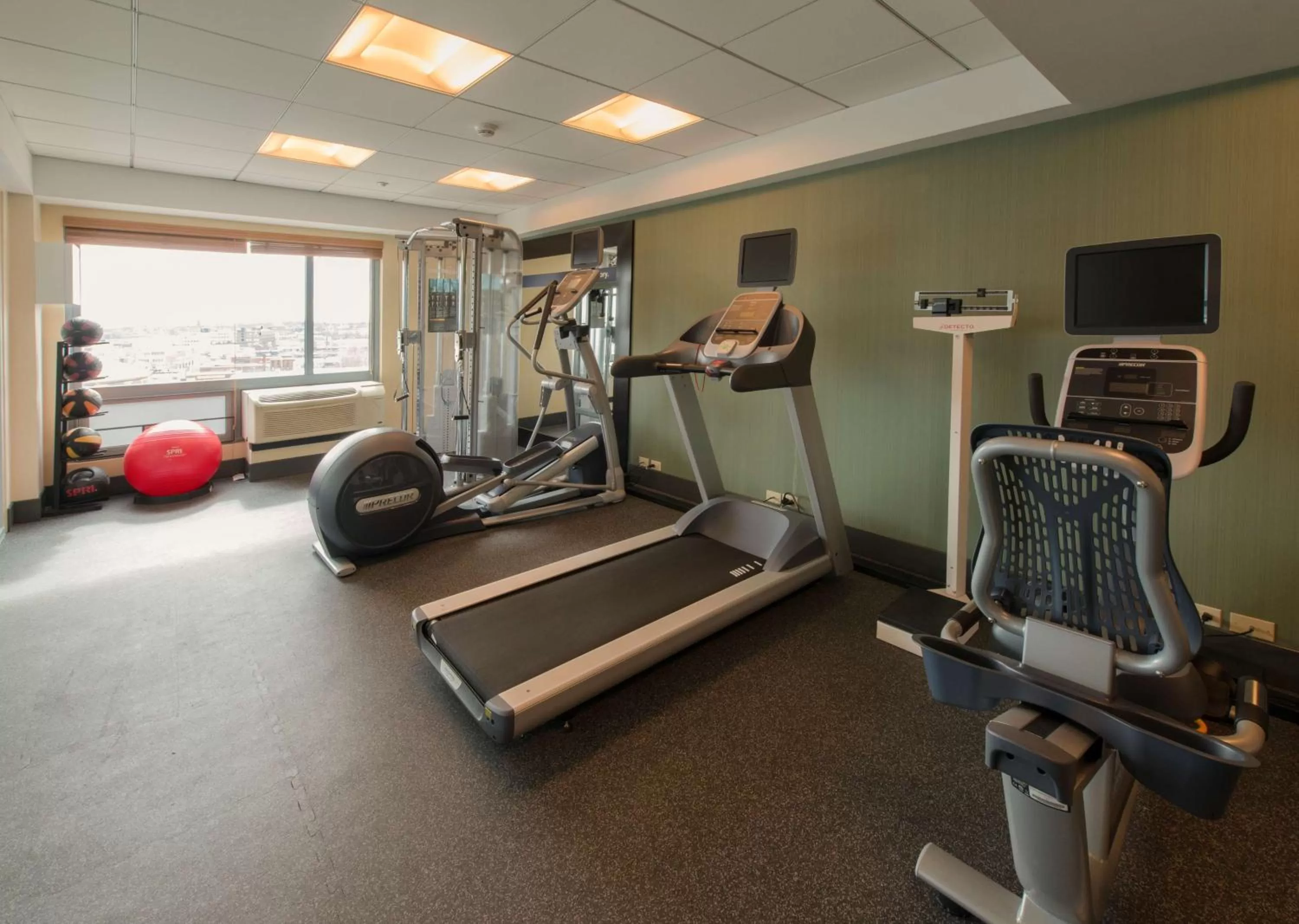 Fitness centre/facilities in Hampton Inn & Suites Boston Crosstown Center