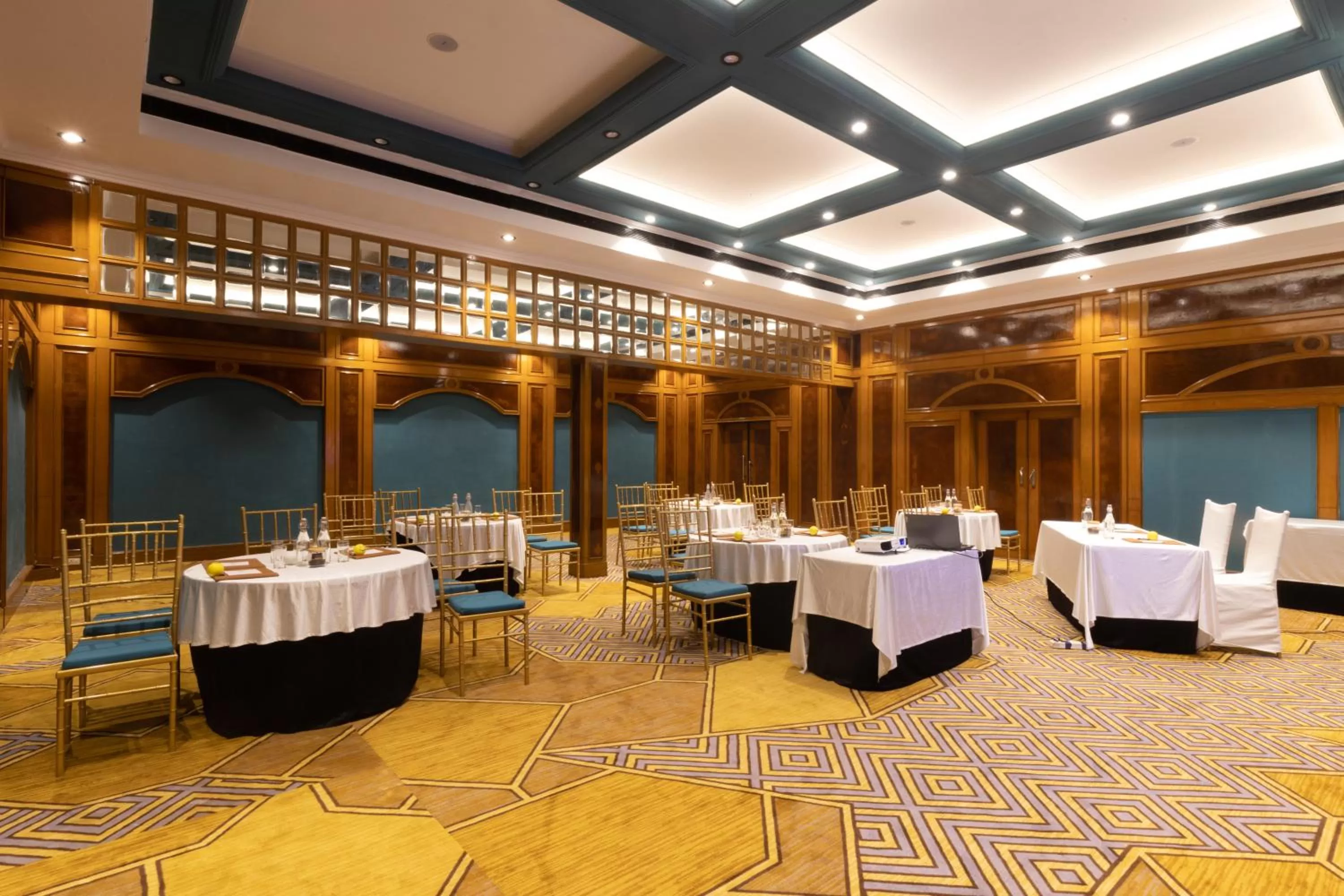 Banquet/Function facilities in Polo Floatel Kolkata