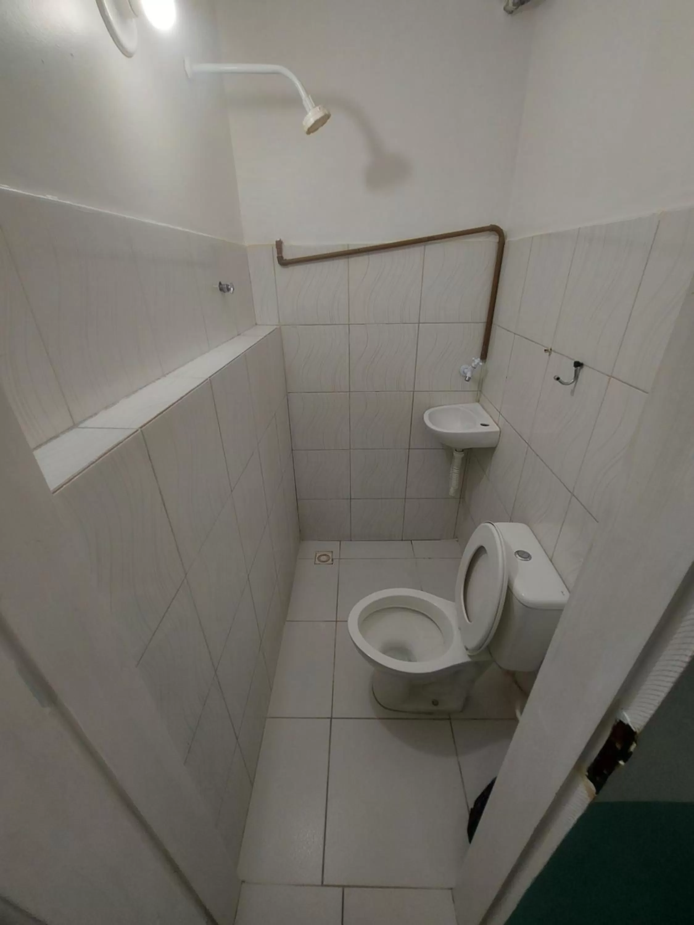 Shower, Bathroom in Hotel Pousada dos Sonhos