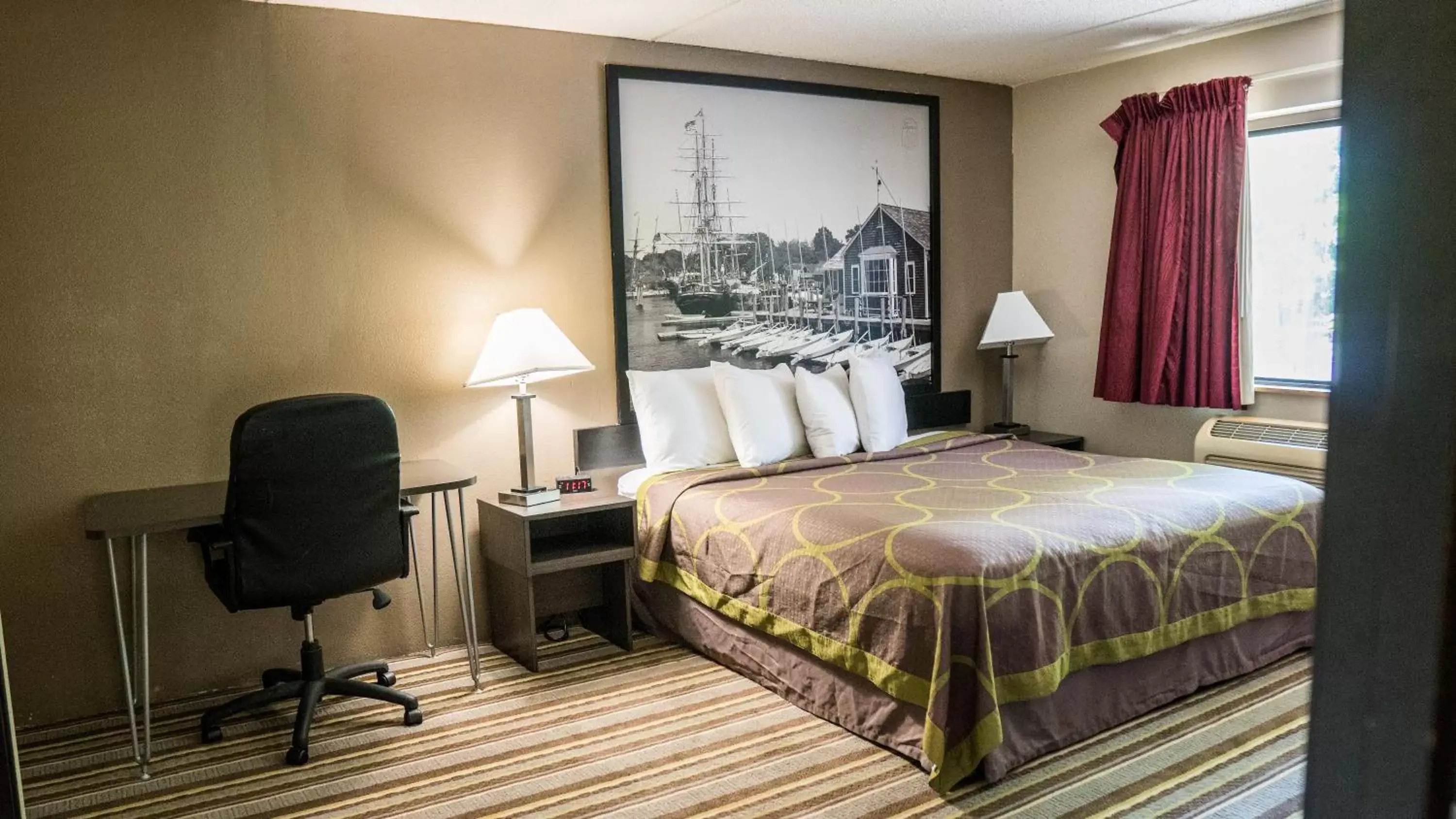 King Suite - Non-Smoking in Super 8 by Wyndham Groton King Suite - Non-Smoking in Super 8 by Wyndham Groton