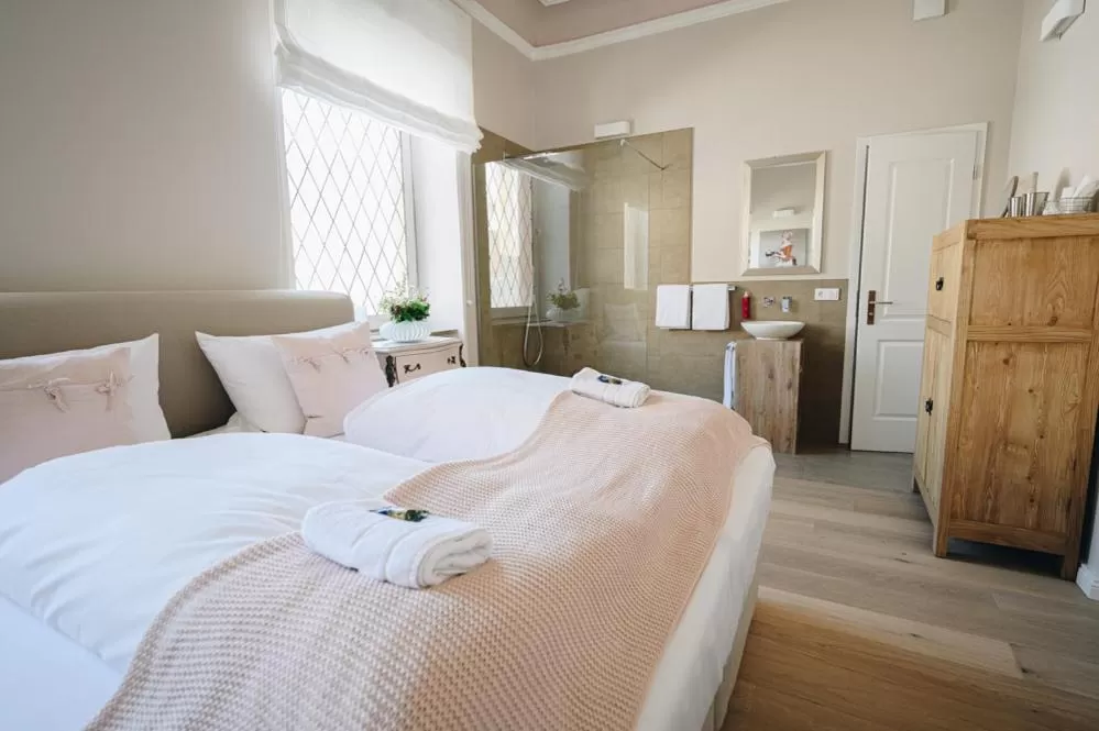 Bed in Boutiquehotel Kloster Pfalzel