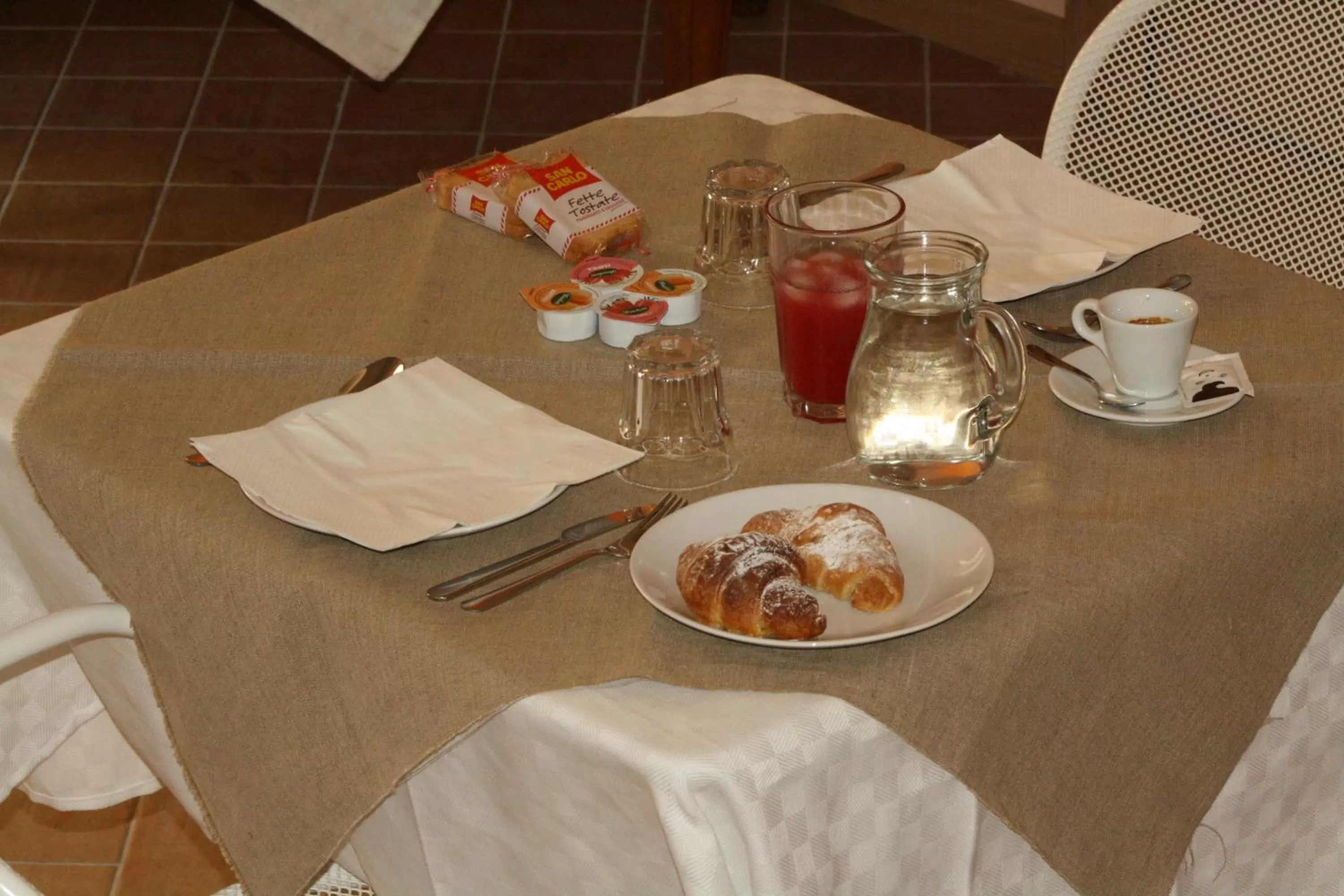 Communal lounge/ TV room in Il Principe B&B