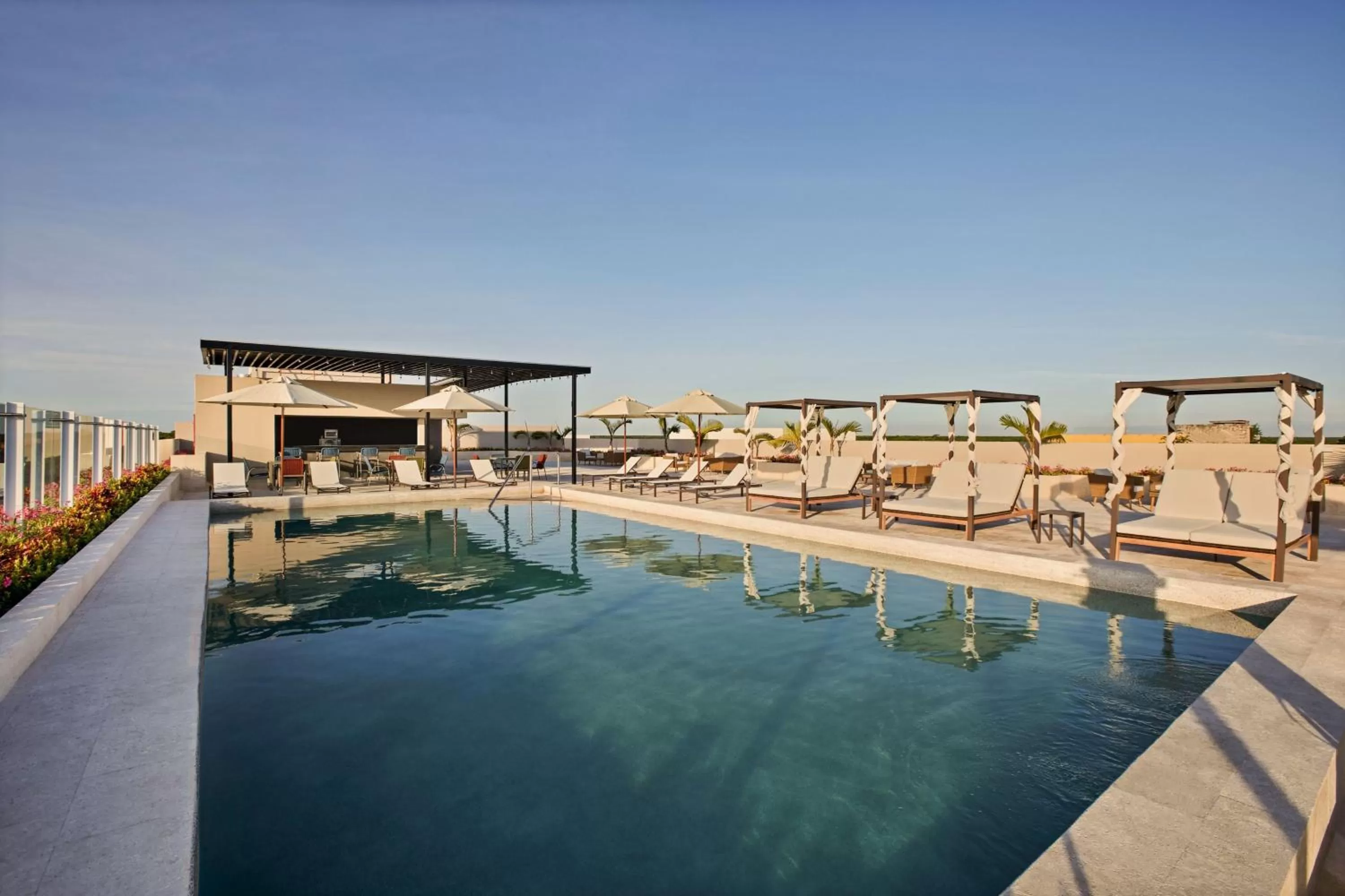 Swimming pool in Residence Inn by Marriott Playa del Carmen