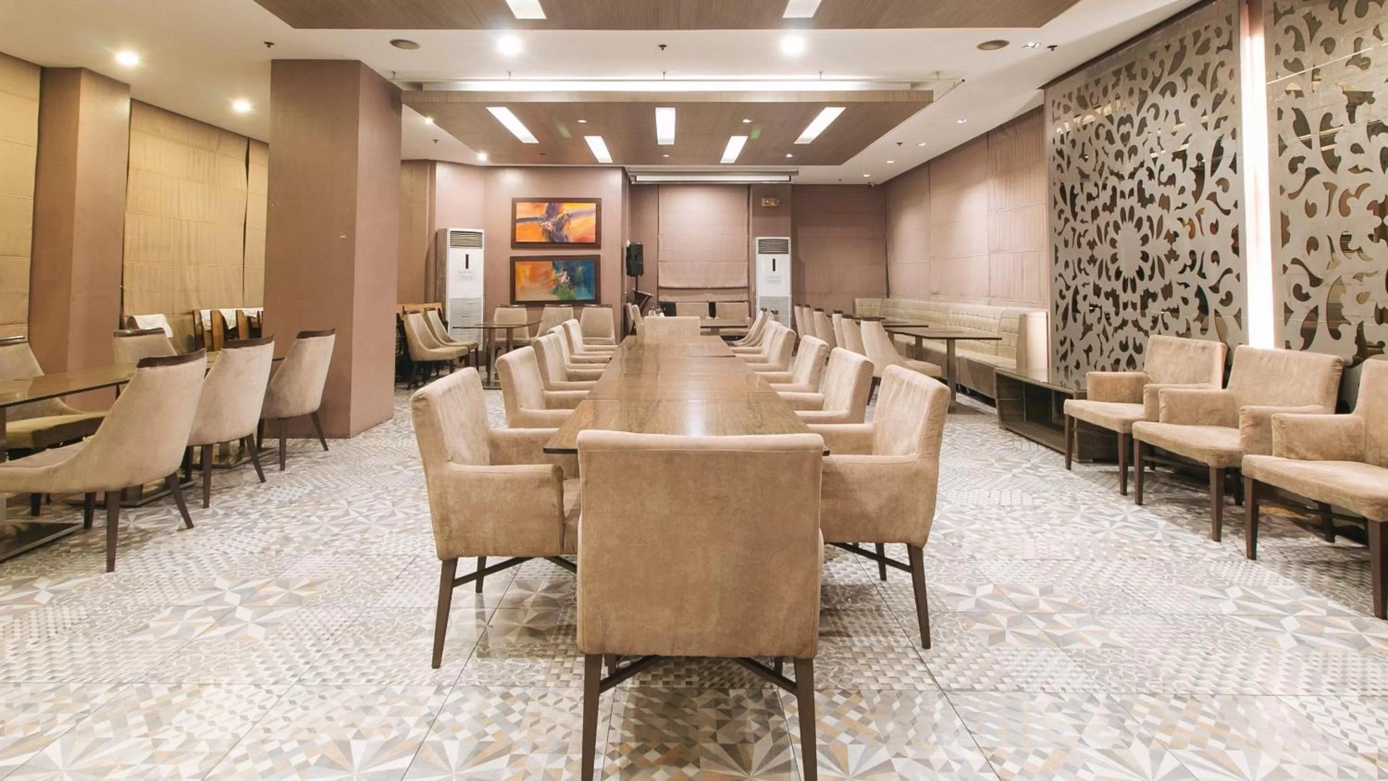 Restaurant/places to eat in RedDoorz Premium @ West Avenue Quezon City