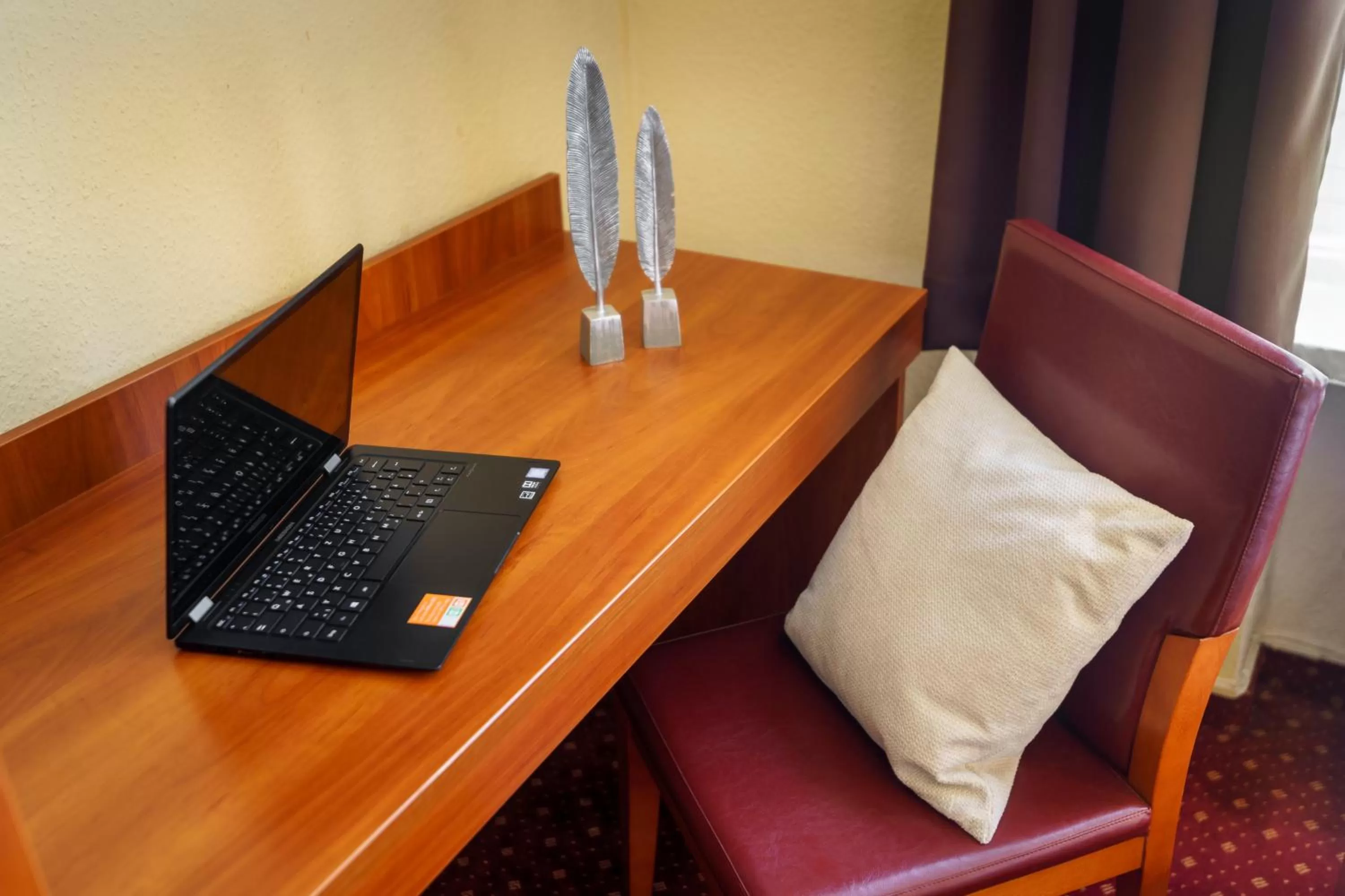 Photo of the whole room in Hotel Kronprinz Hamburg Hauptbahnhof