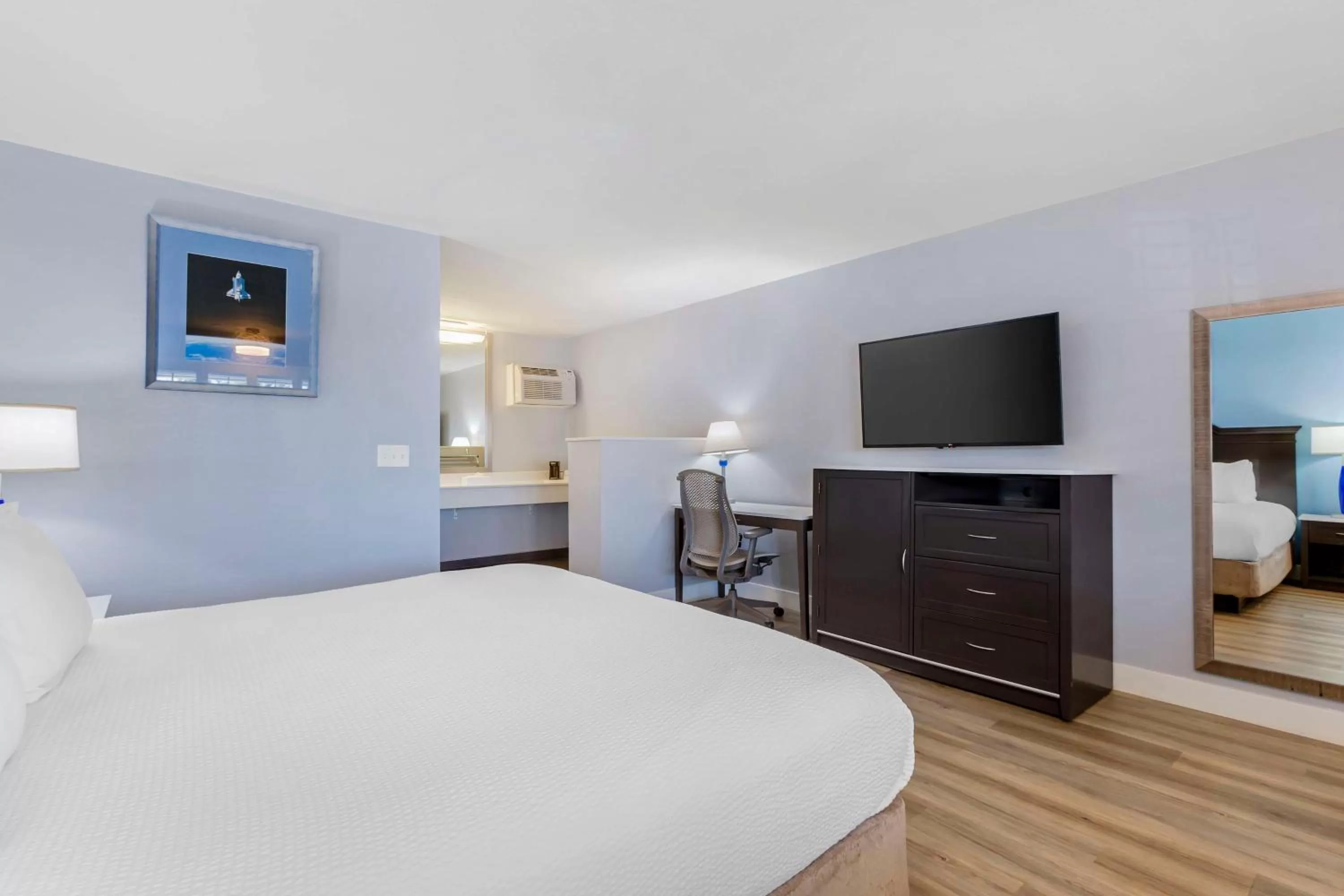 Bedroom, Bed in Best Western Space Age Lodge