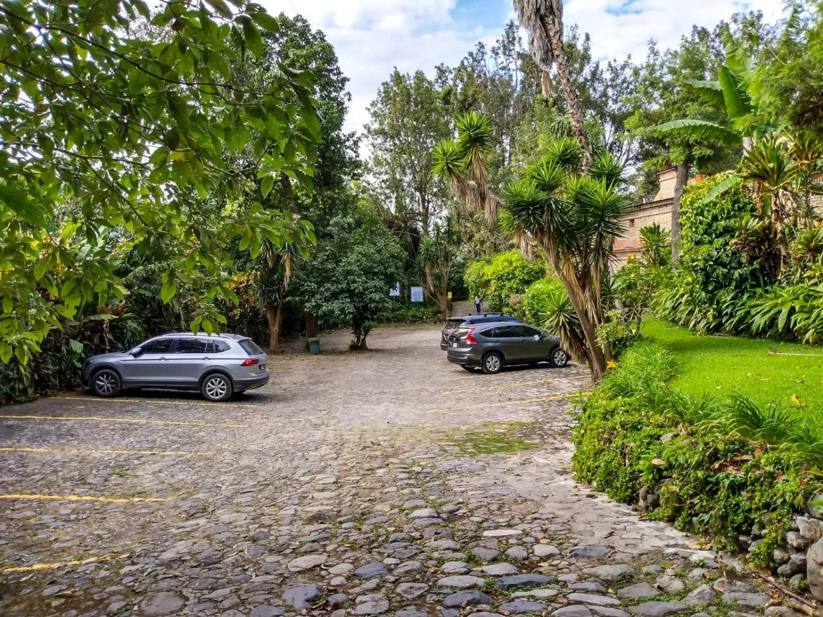 Parking in Hotel San Buenaventura de Atitlán