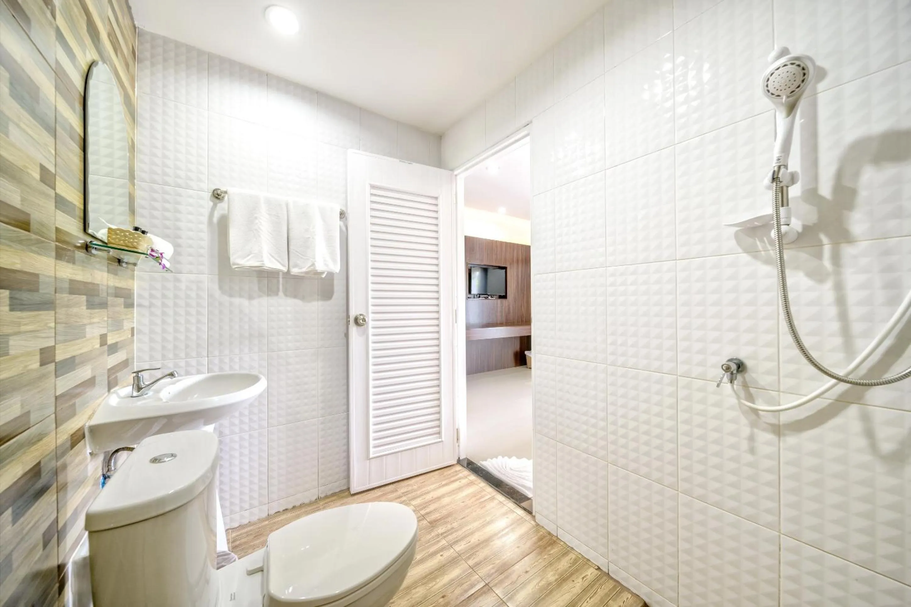 Shower in Naiyang Place - Phuket Airport