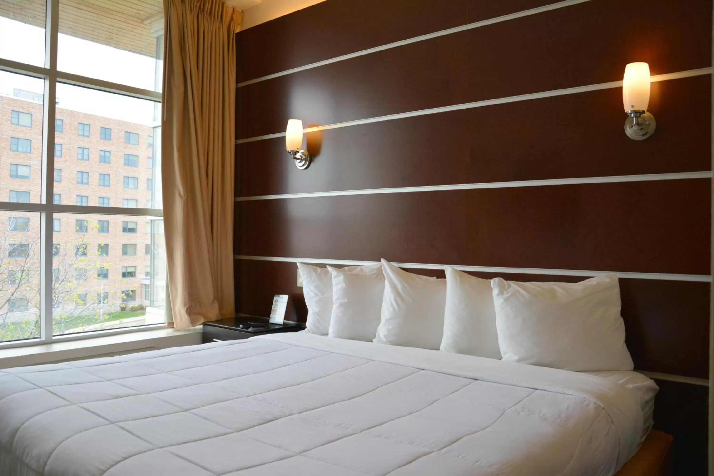 One-Bedroom Queen Suite - Non-Smoking in Days Inn & Suites by Wyndham Milwaukee