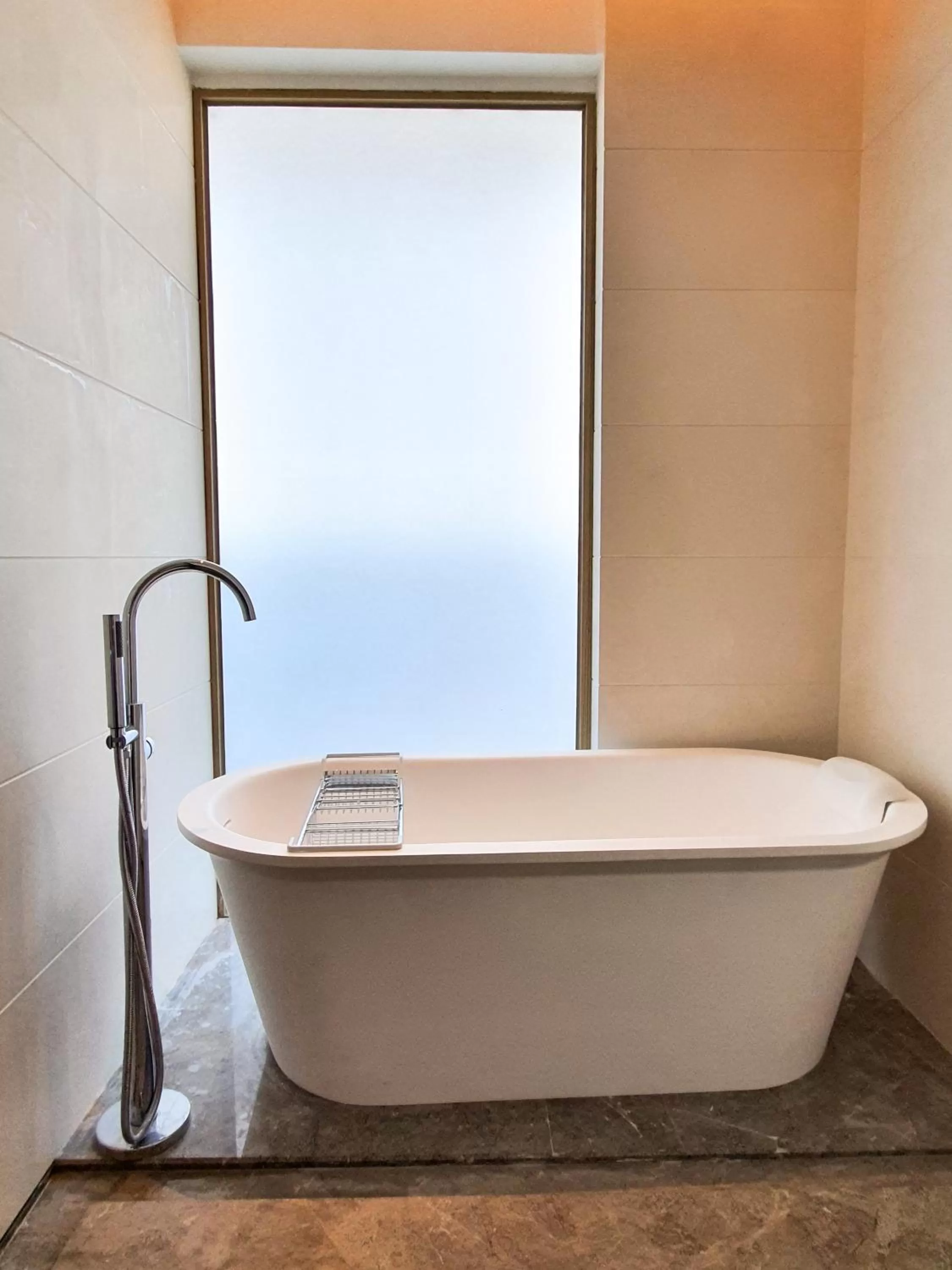 Bath in Howard Johnson Plaza by Wyndham Blue Bay Sihanoukville