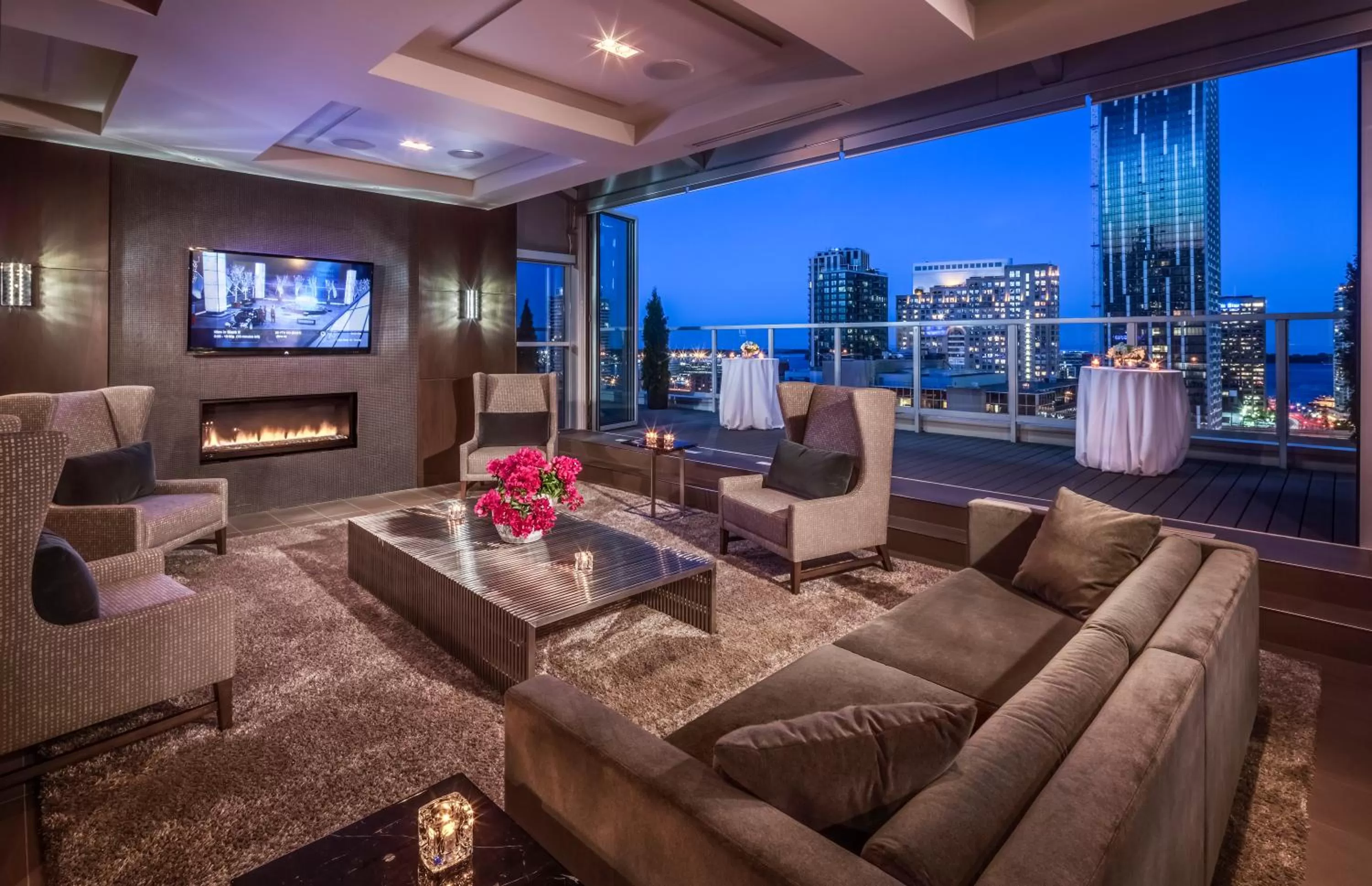 Banquet/Function facilities in One King West Hotel and Residence