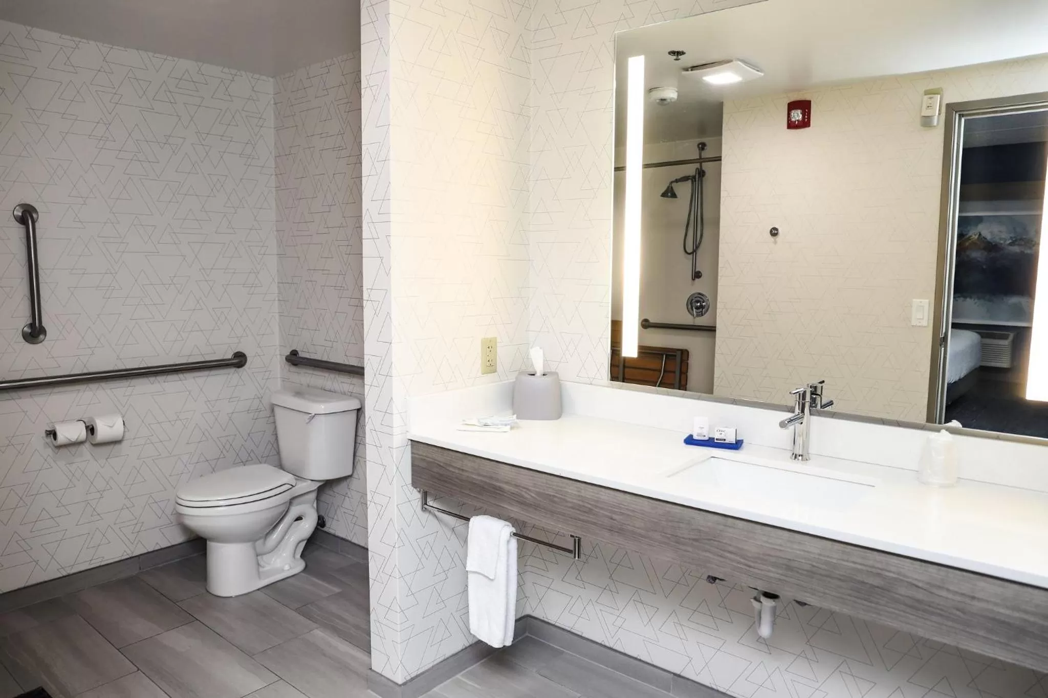 King Suite with Accessible Roll-in Shower in Holiday Inn Express & Suites Donegal, an IHG Hotel