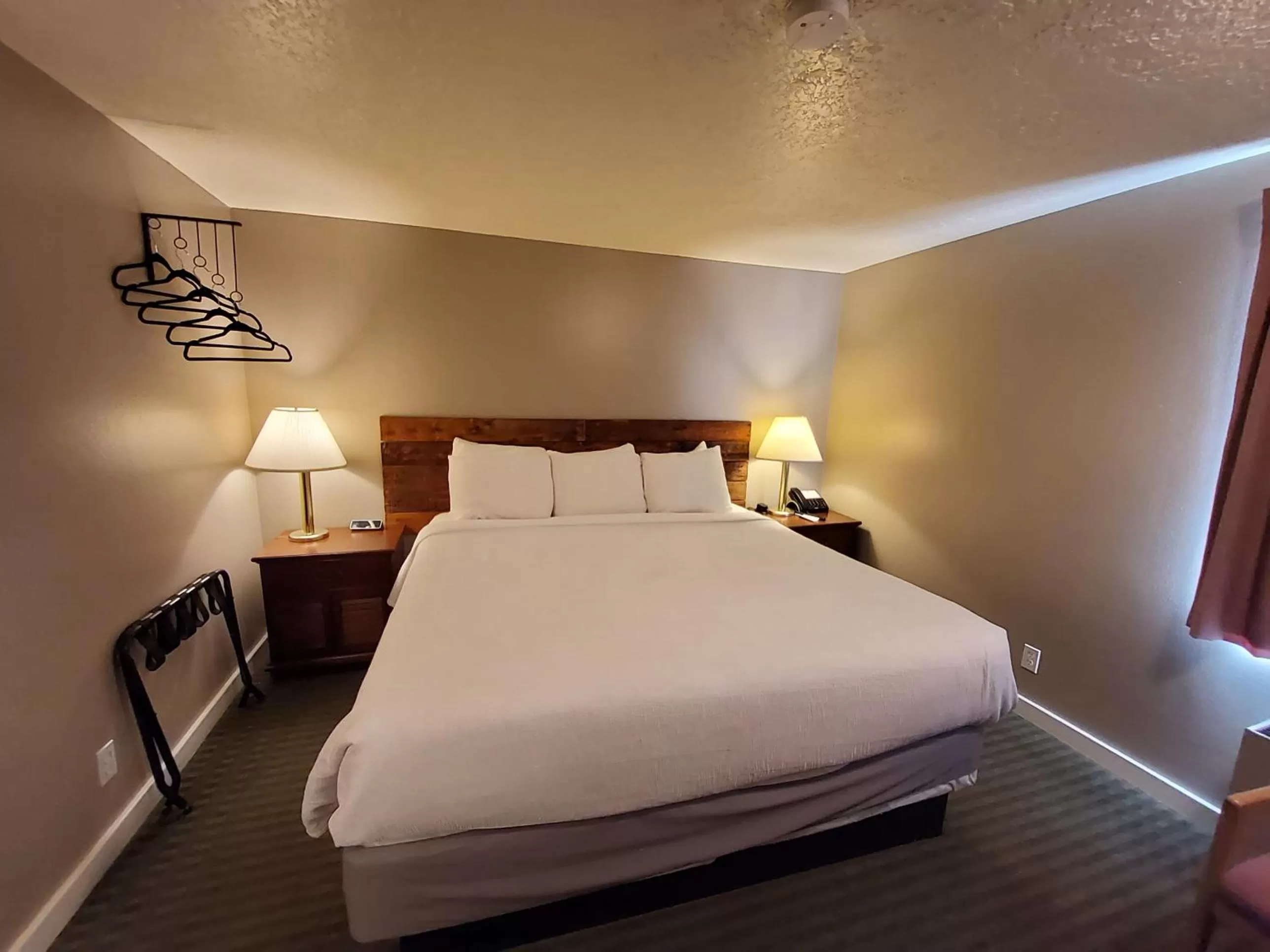 Bed in Red Ledges Inn