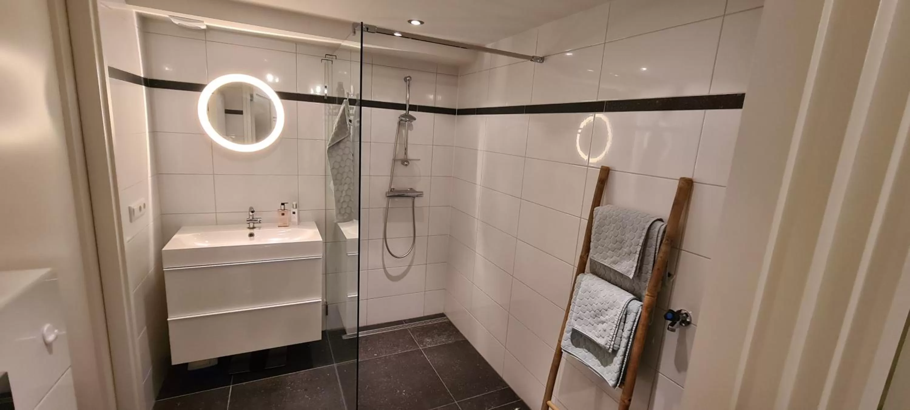 Bathroom in Bij Ons Naast