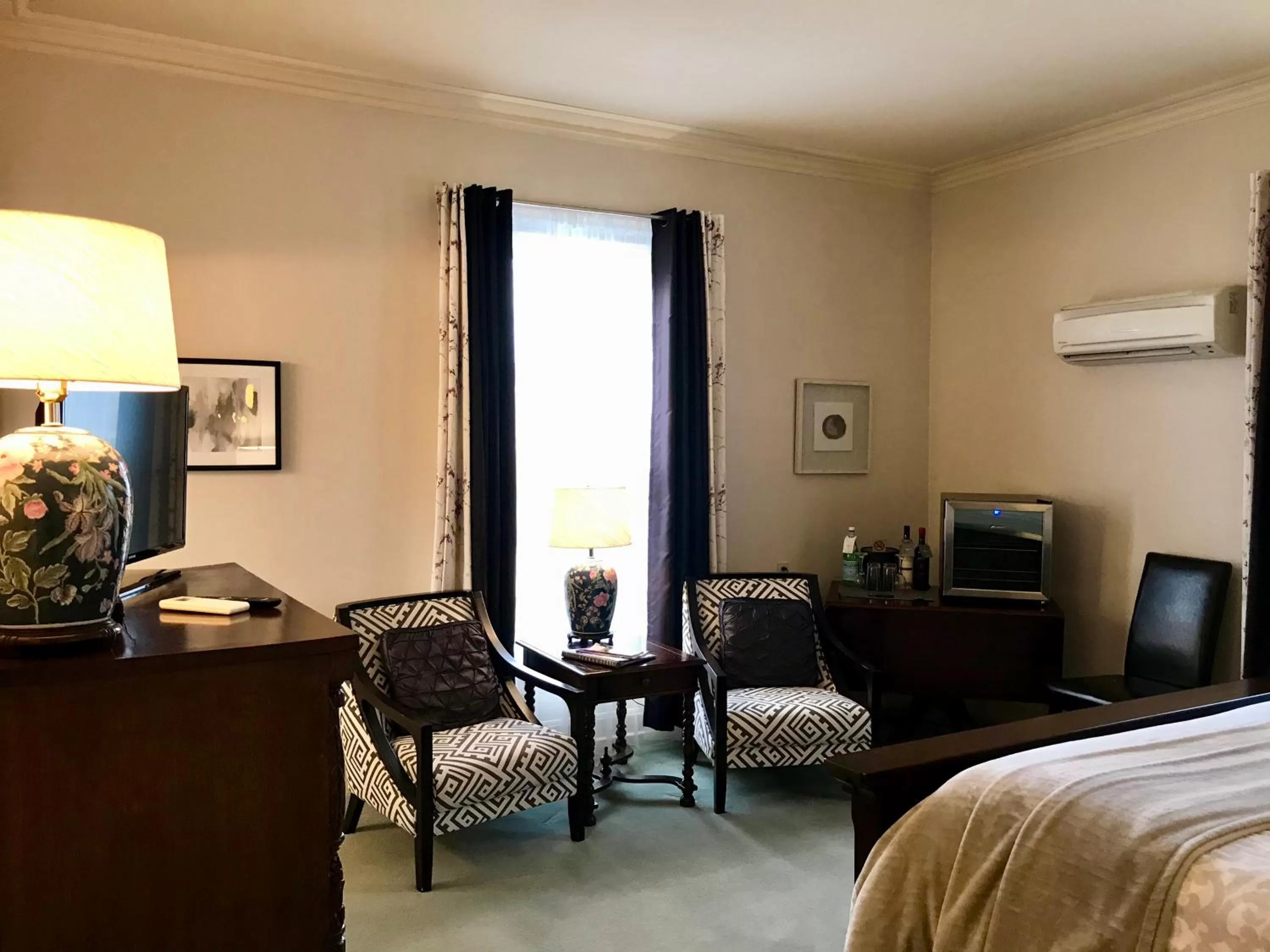 Seating area in Tattingstone Inn