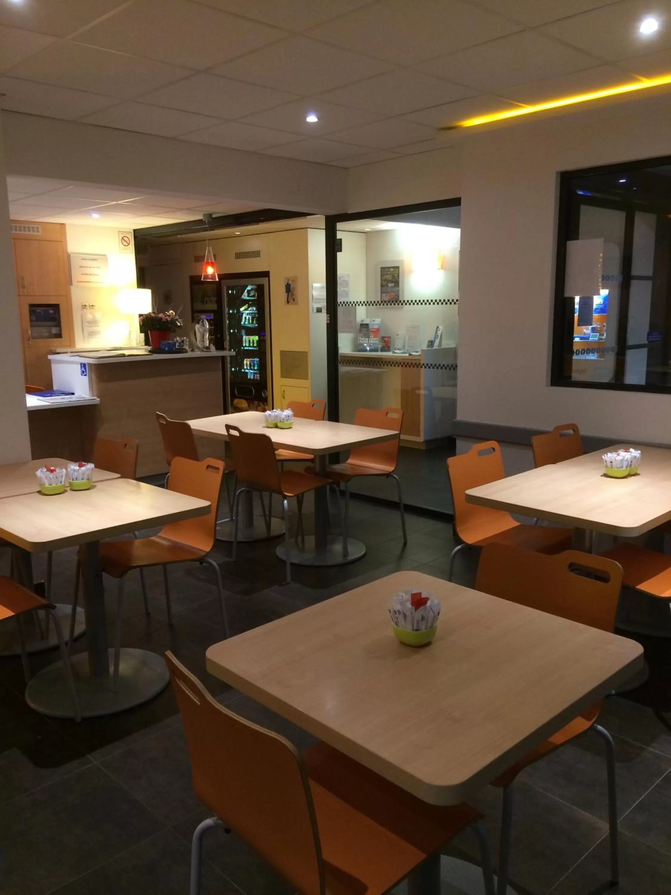Restaurant/places to eat in Ibis budget Verdun