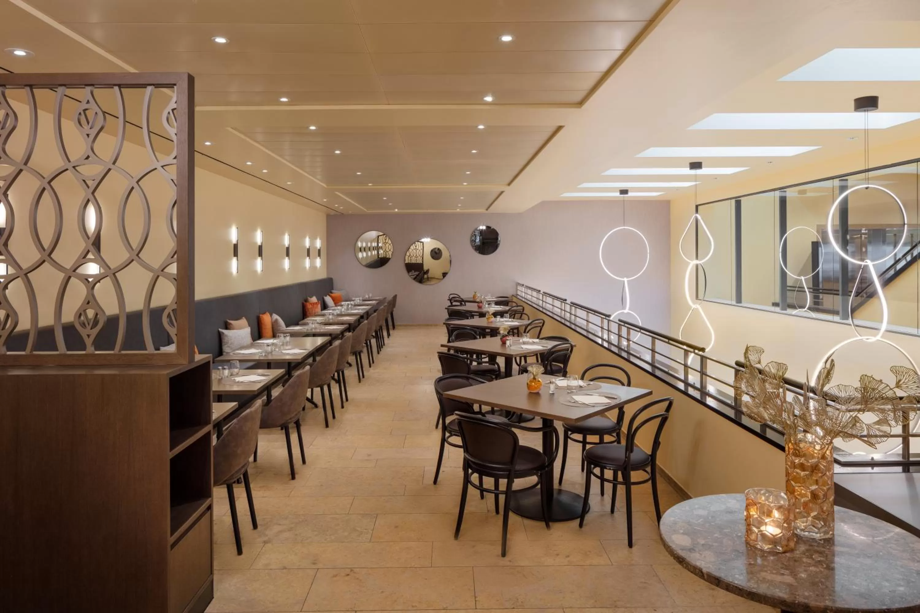 Restaurant/places to eat in Hotel Victoria