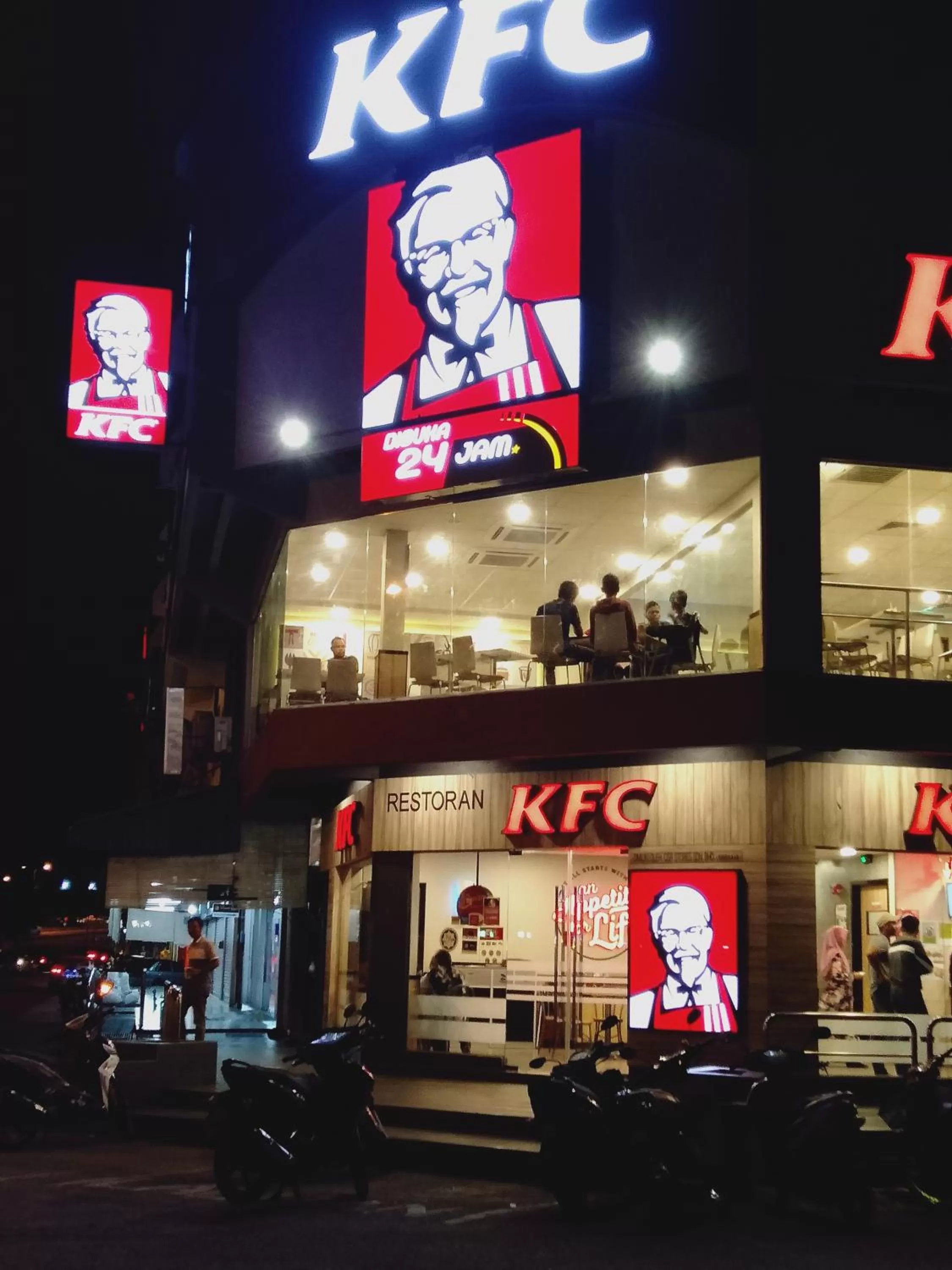 Restaurant/places to eat in Sp Central Hotel