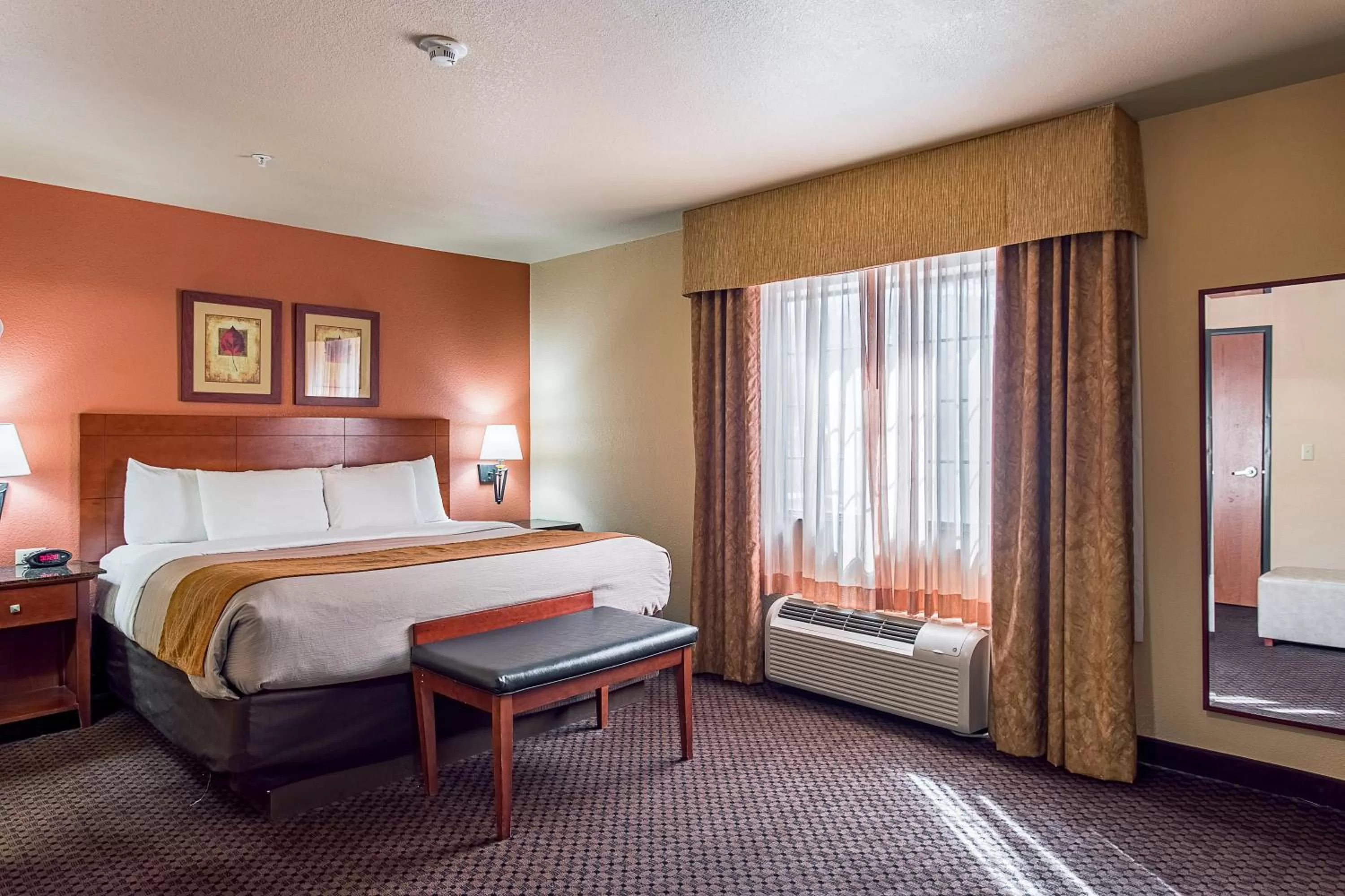 Bedroom, Bed in Hotel Ruidoso