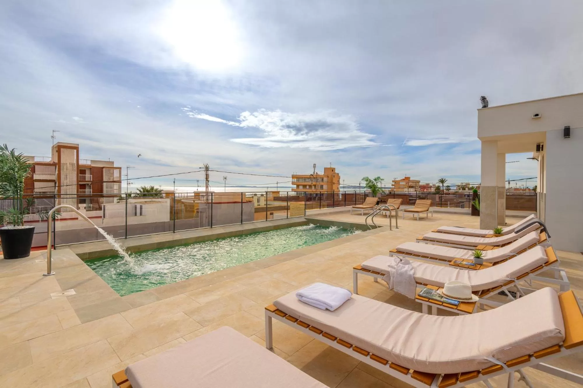 Swimming pool in Santa Pola Apartments