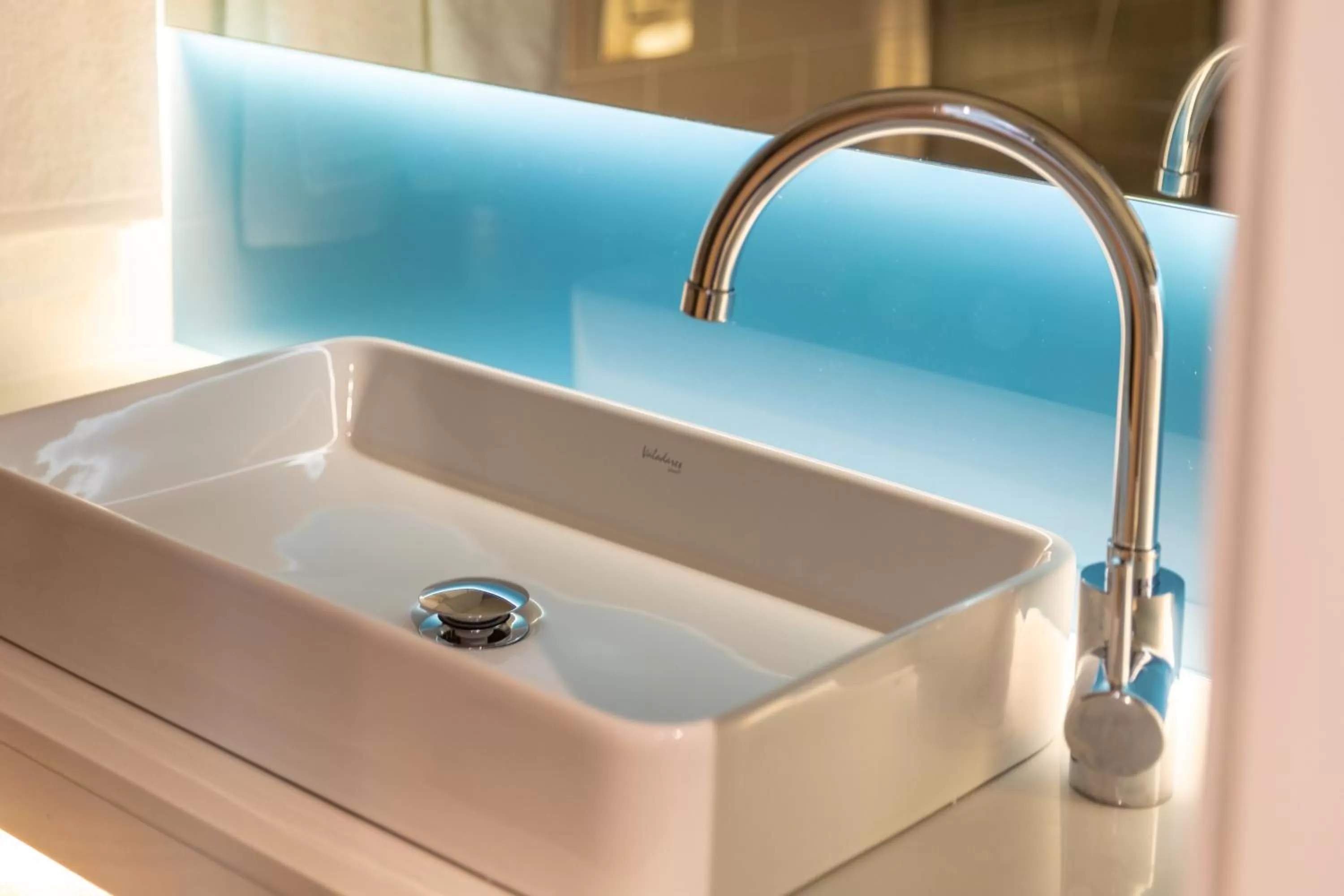 Bathroom in Holiday Inn Express - Lisbon - Plaza Saldanha by IHG