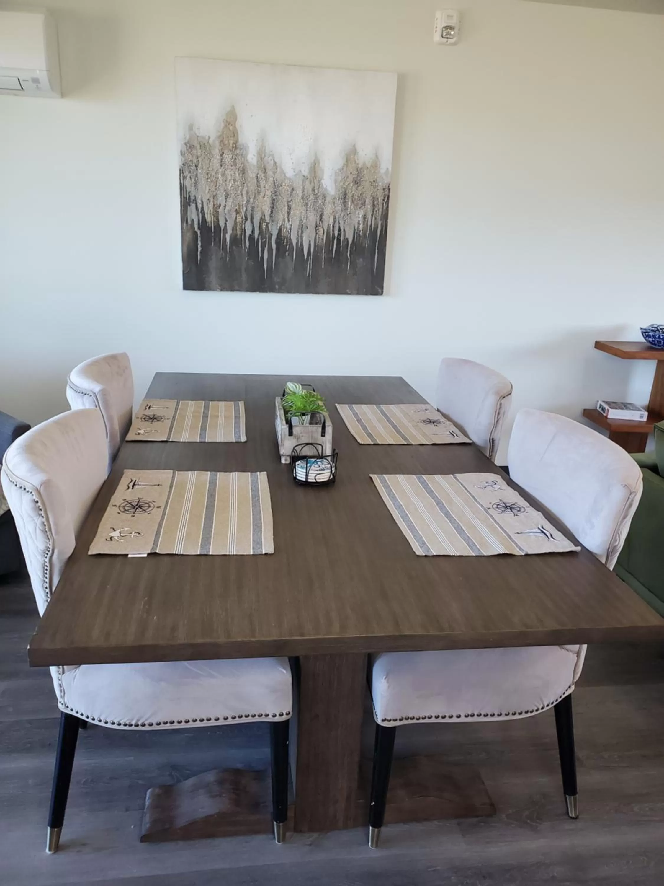 Seating area in Moonstone Beach Motel