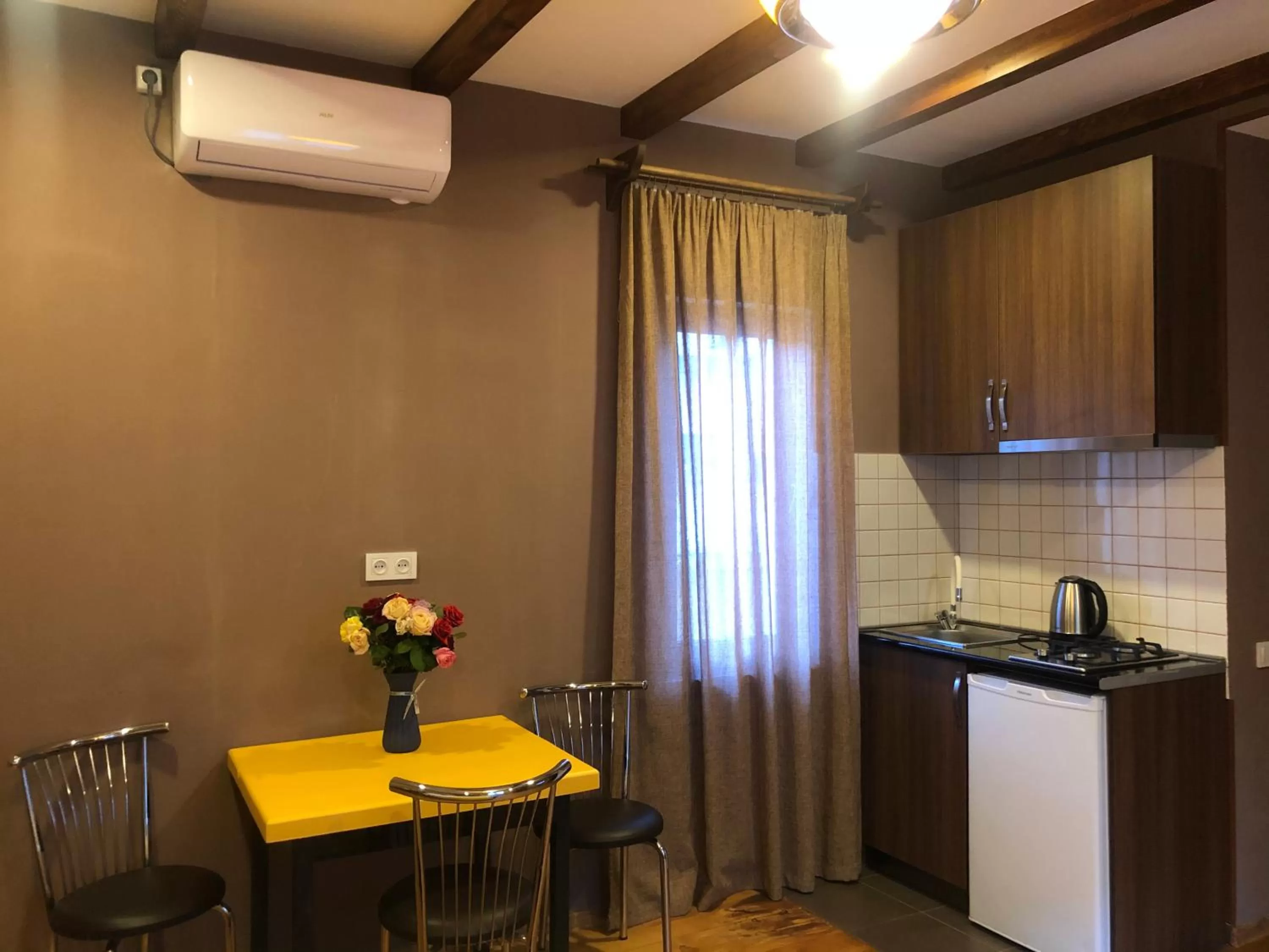 Kitchen/Kitchenette in Borjomi Yellow Hotel