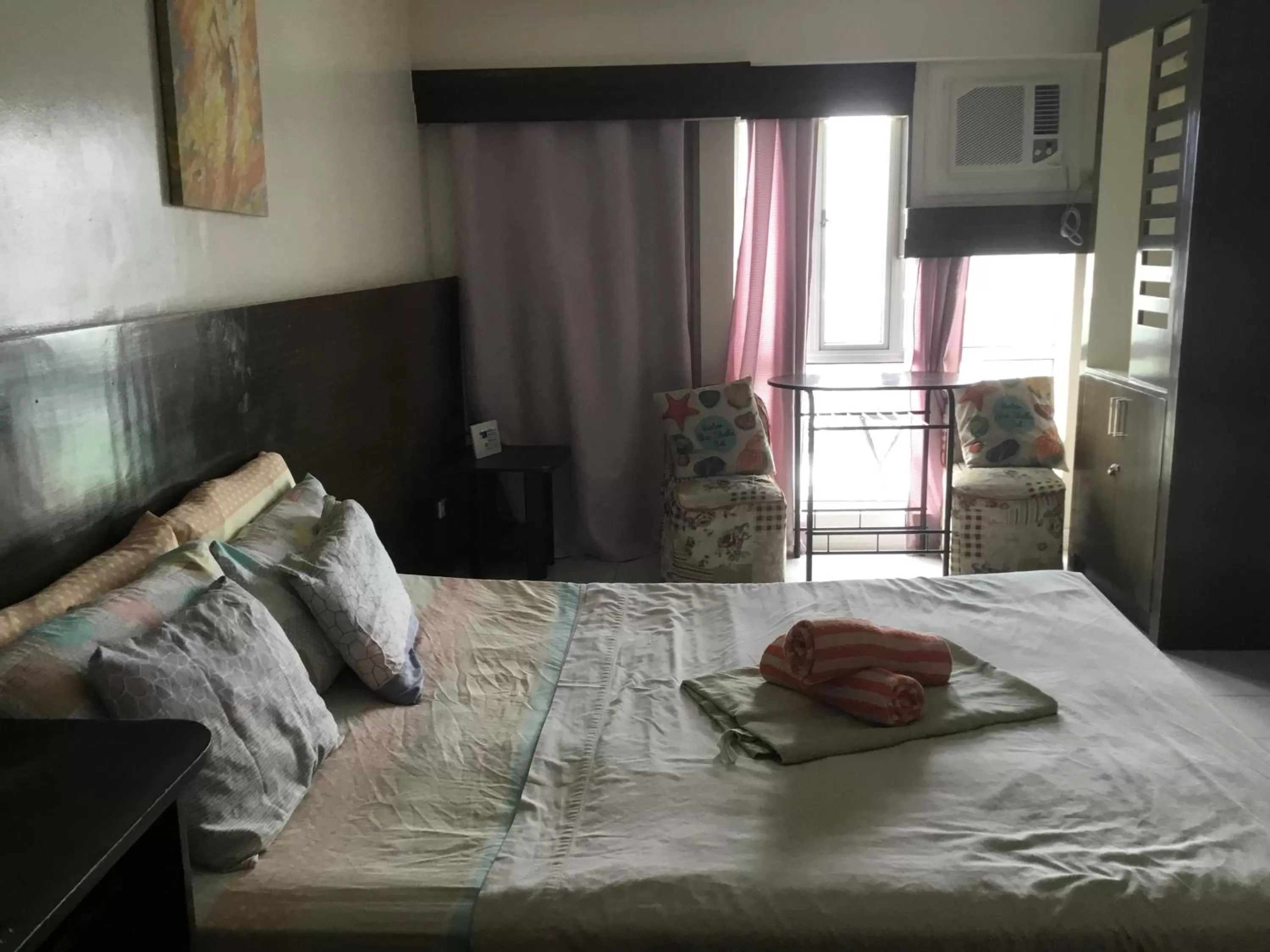 Bed in Condo with Free Swimming Pool & Viewing Deck