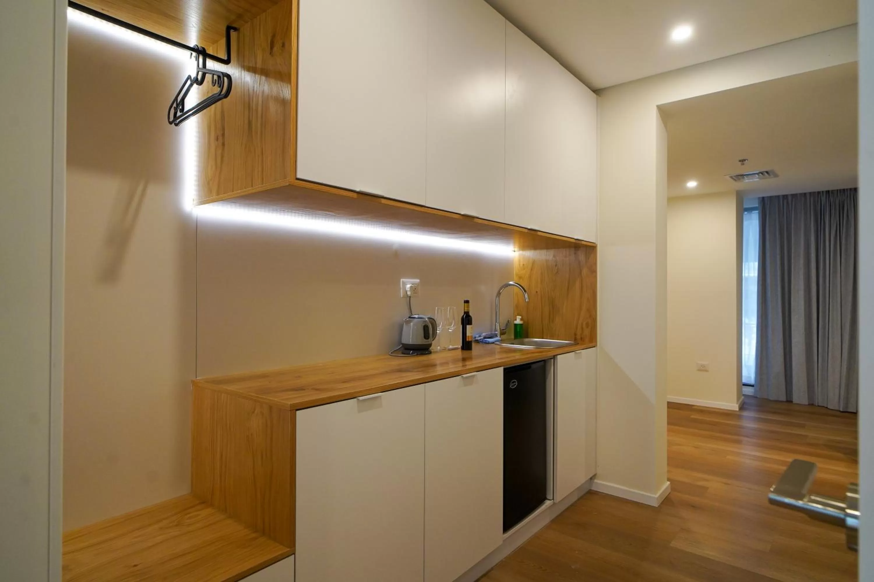 Kitchen or kitchenette in Urbanic Hotel