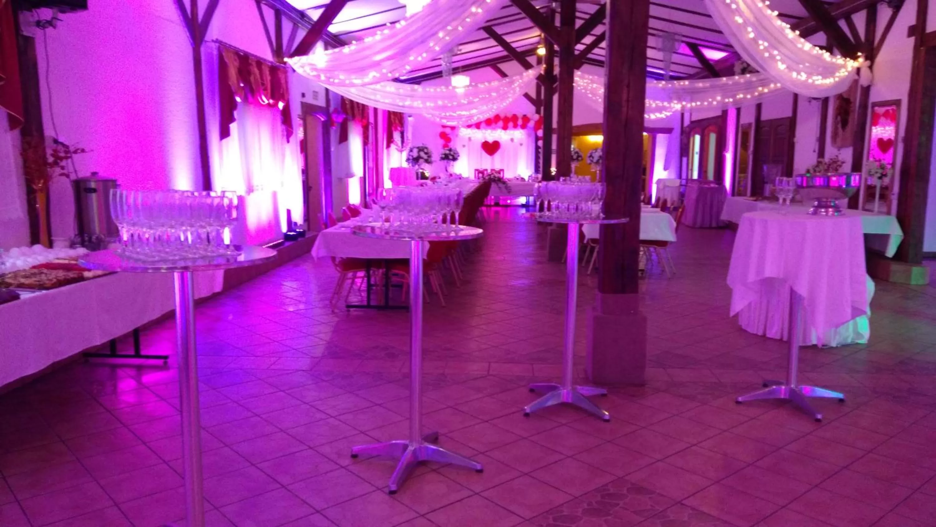 Restaurant/places to eat in Zajazd Eljan-Centrum Noclegowe