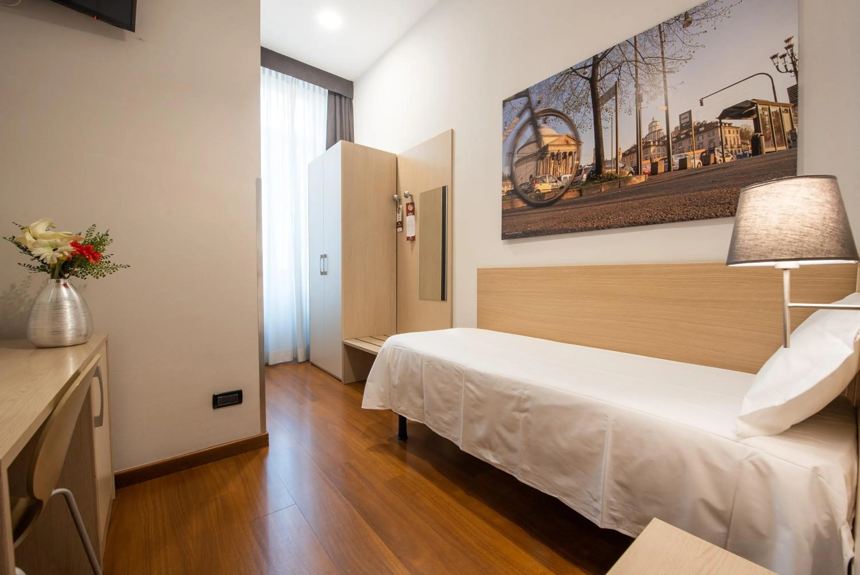 Photo of the whole room, Bed in Best Quality Hotel Dock Milano