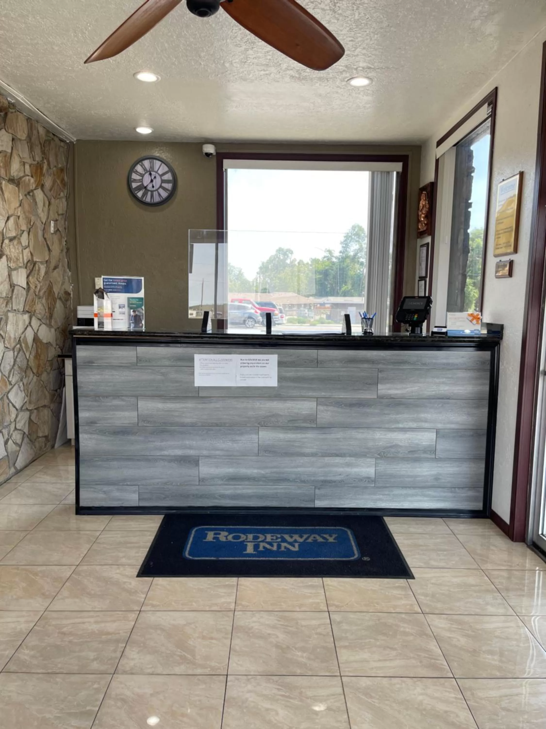 Lobby or reception in Motel 6 Hermiston OR Umatilla