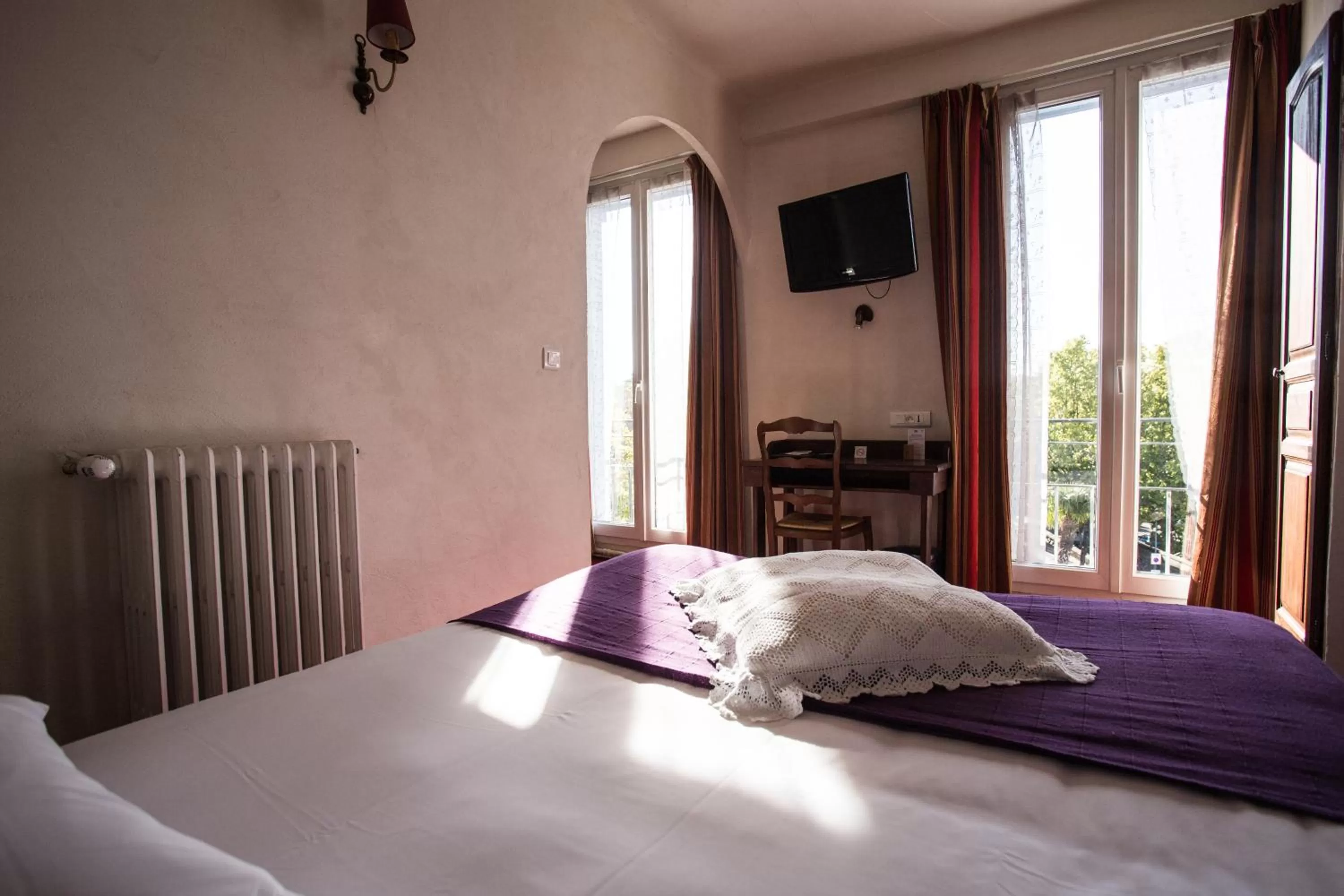 Bedroom, Bed in Logis hôtel du terreau