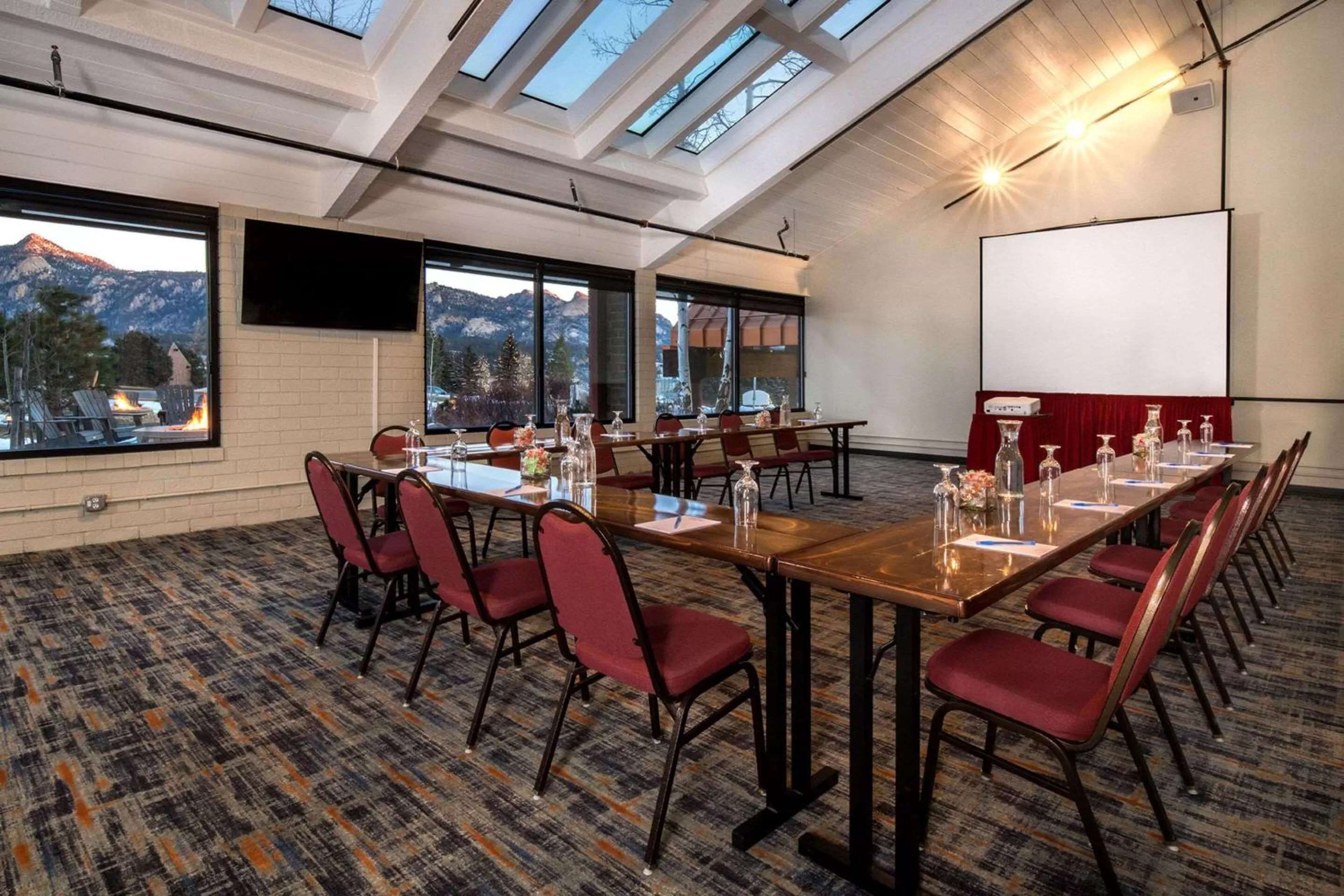 Meeting/conference room in Holiday Inn Estes Park by IHG