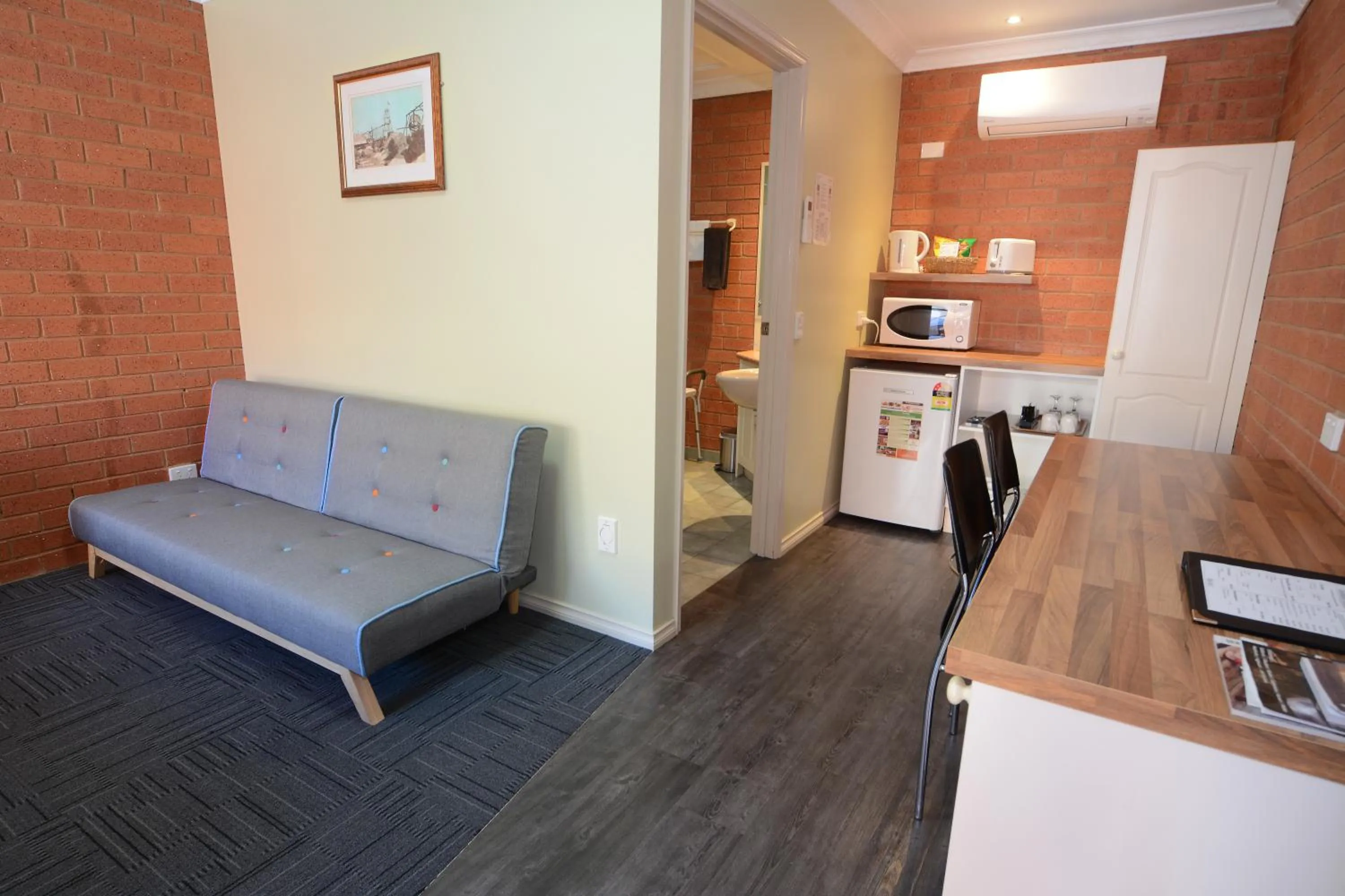 Kitchen or kitchenette in Bendigo Goldfields Motor Inn