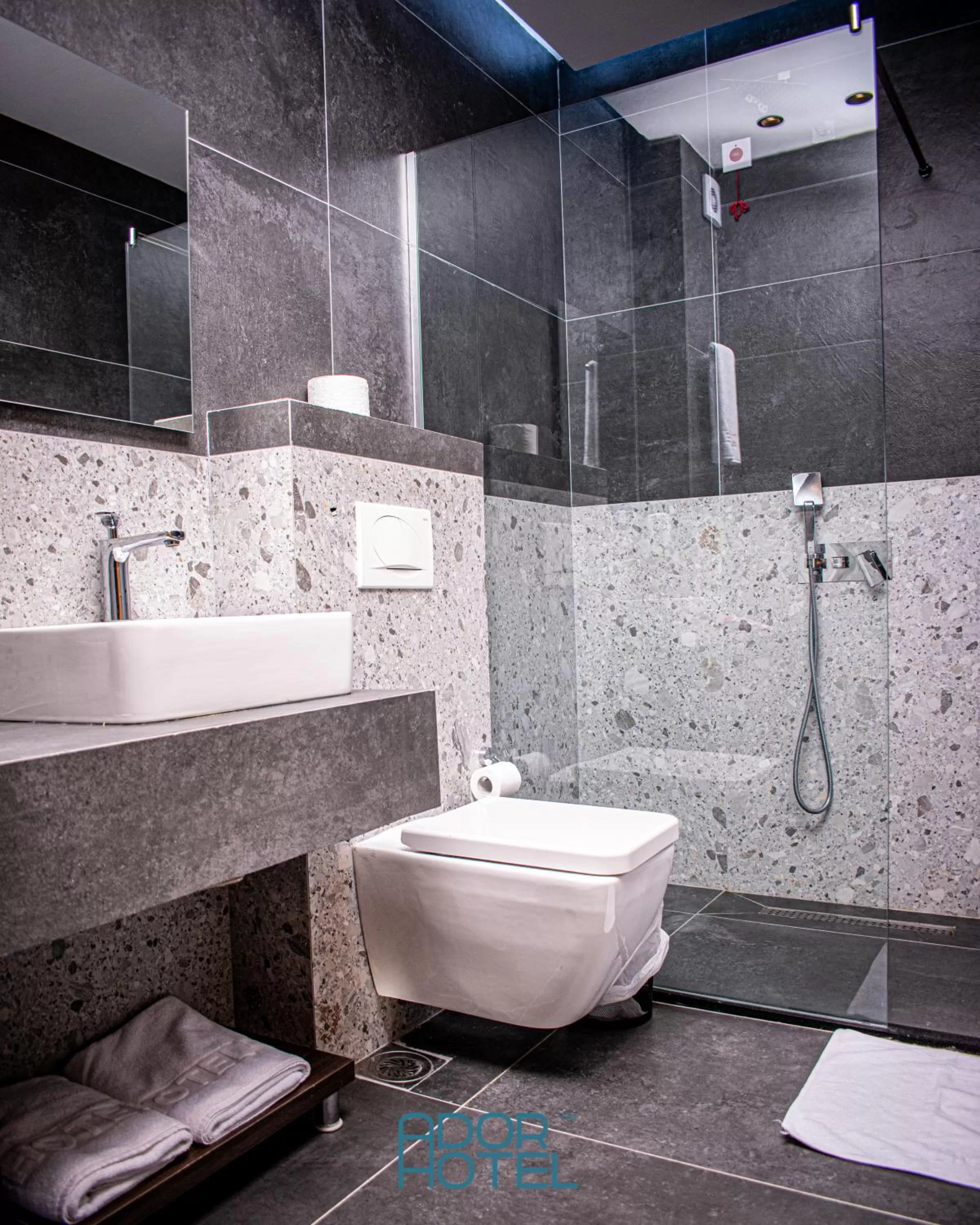 Bathroom in Ador Hotel