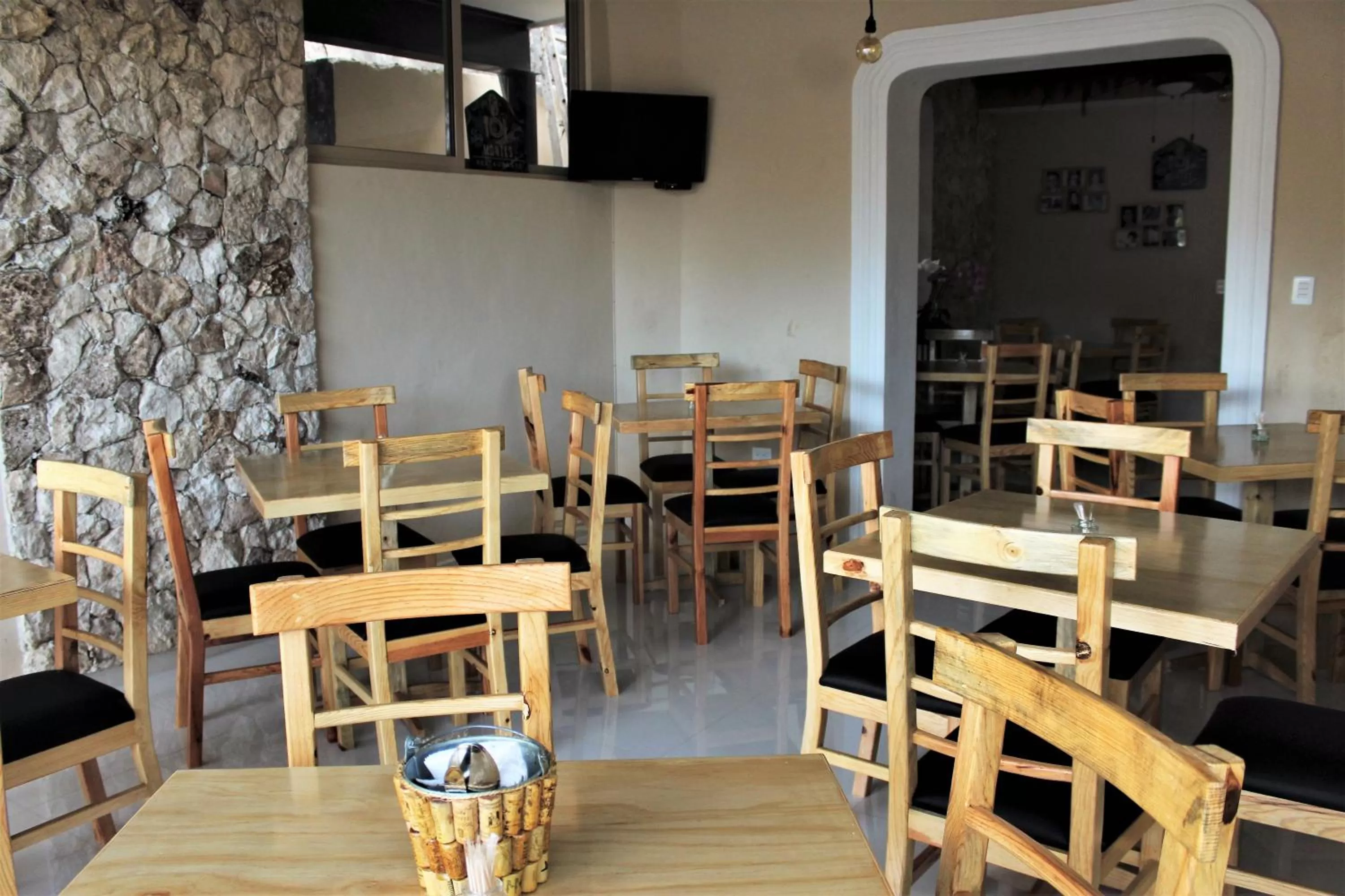 Restaurant/Places to Eat in Hotel Virreyes