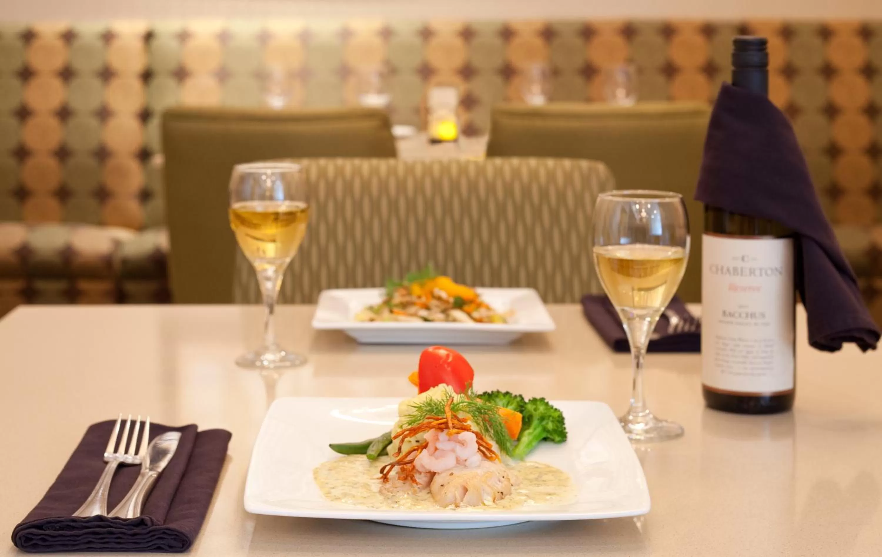 Restaurant/places to eat in Holiday Inn Vancouver-Centre Broadway by IHG