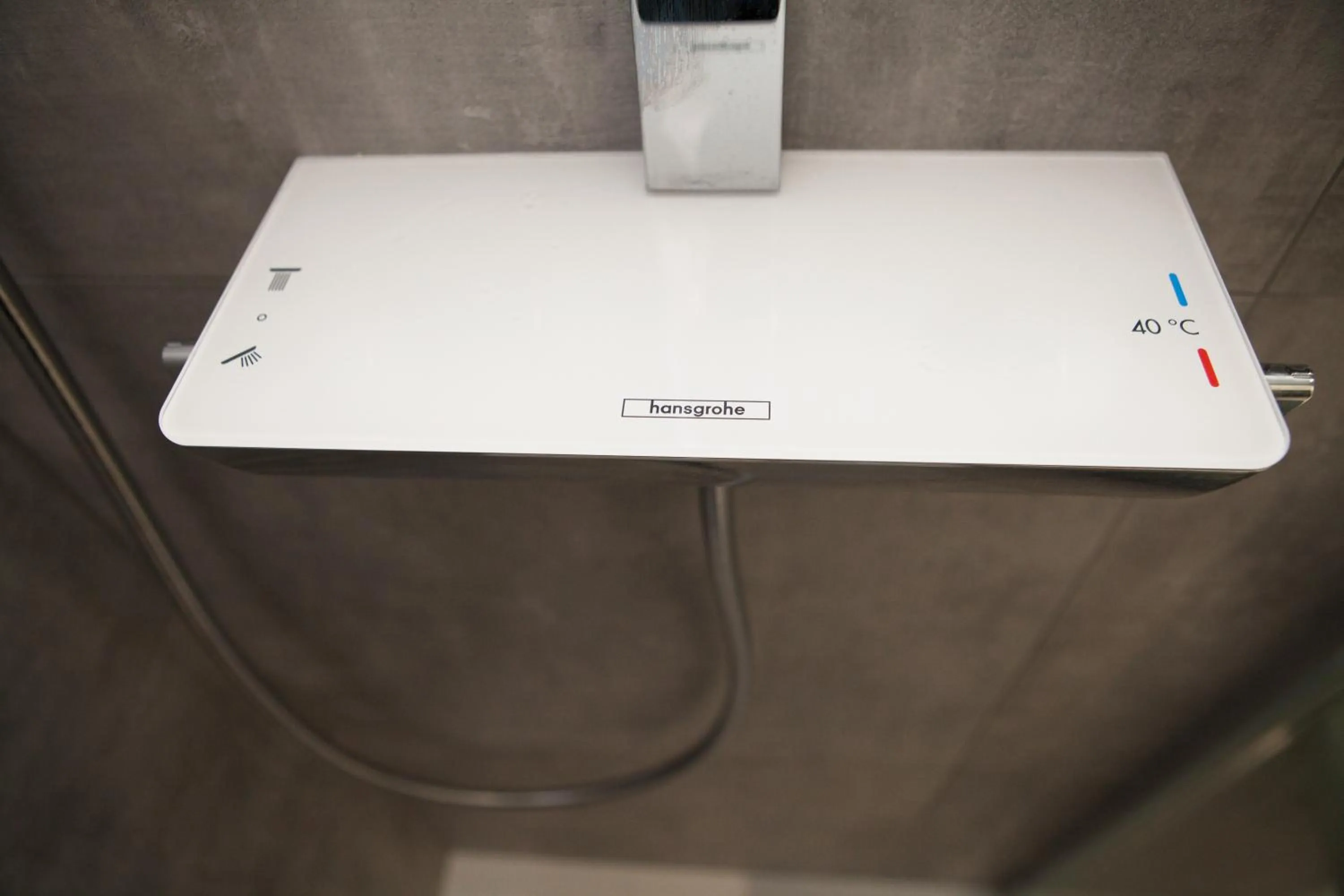 Shower in The Tudor Inn Hotel