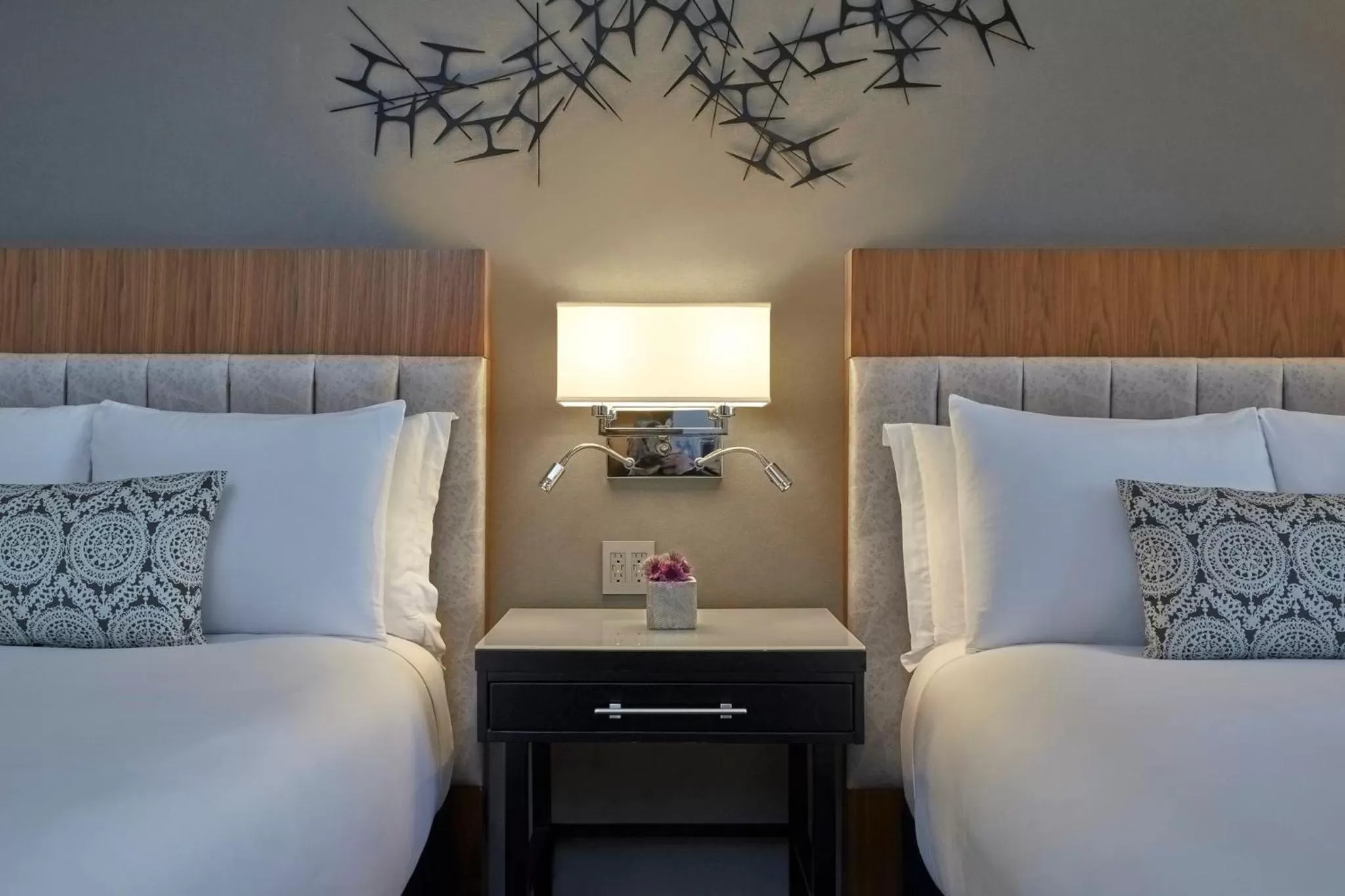 Photo of the whole room, Bed in Loews Chicago Hotel