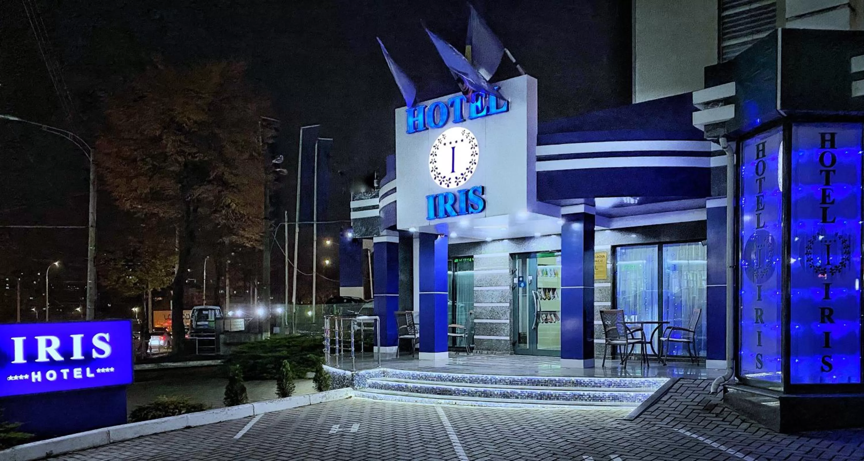 Facade/entrance in IRIS Hotel