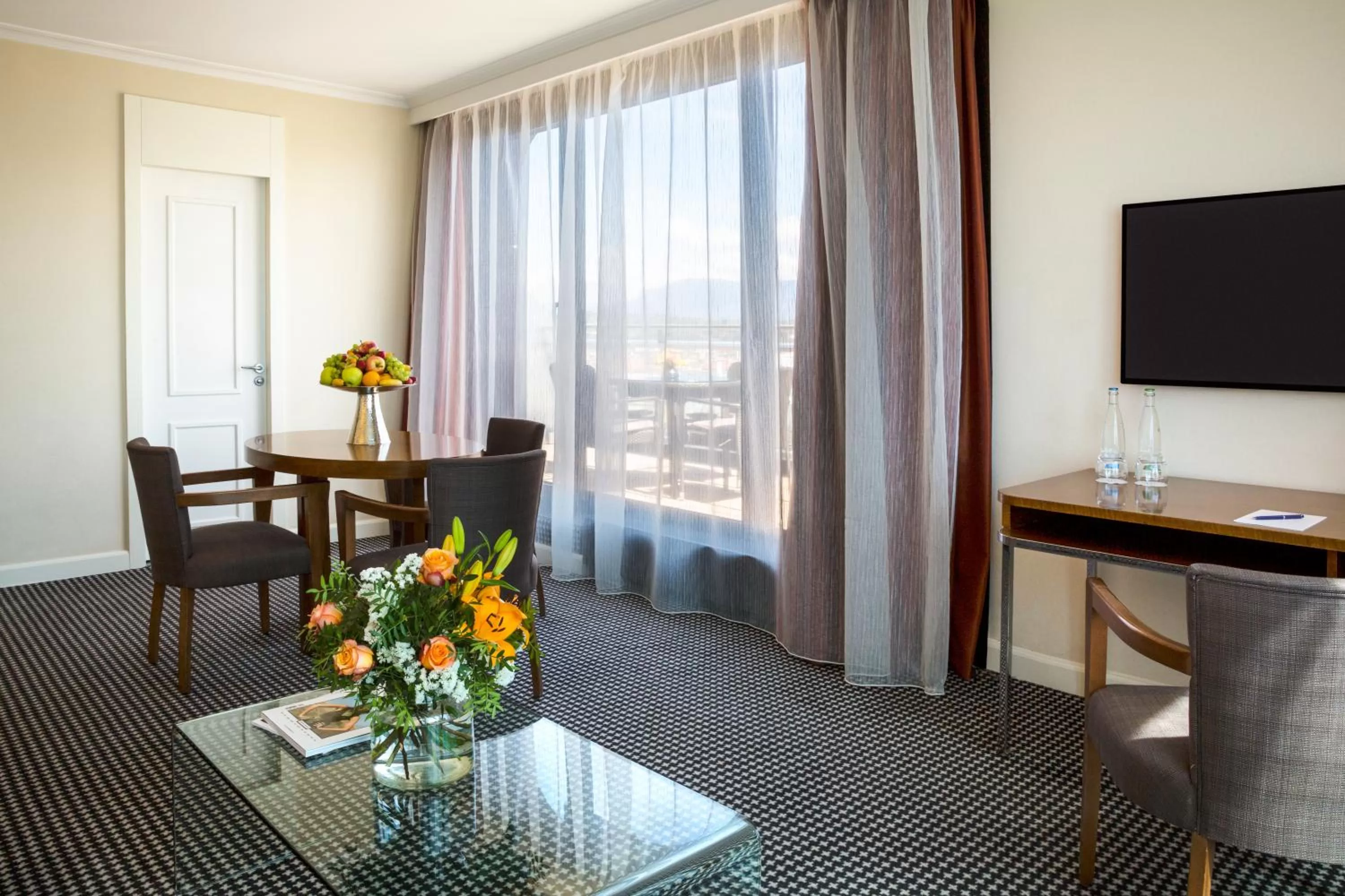 Seating area in Warwick Geneva