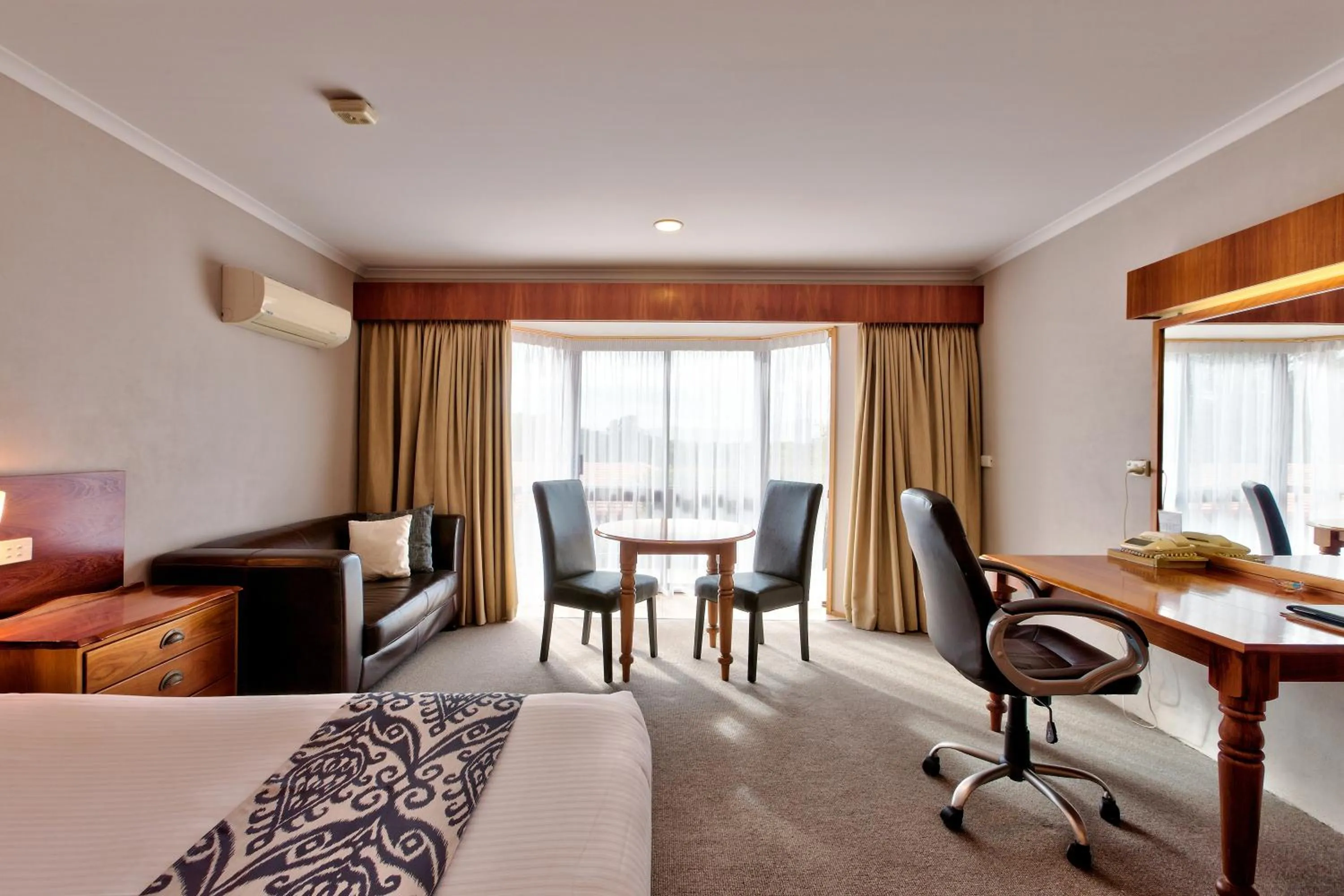 Bedroom in Hume Country Motor Inn