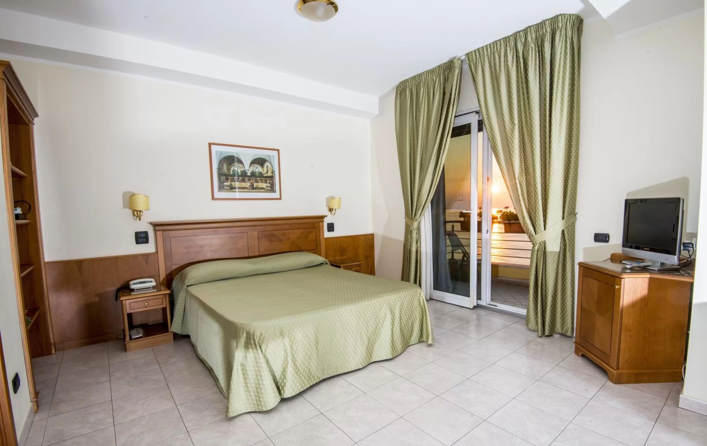 Photo of the whole room, Bed in Grand Hotel Victoria