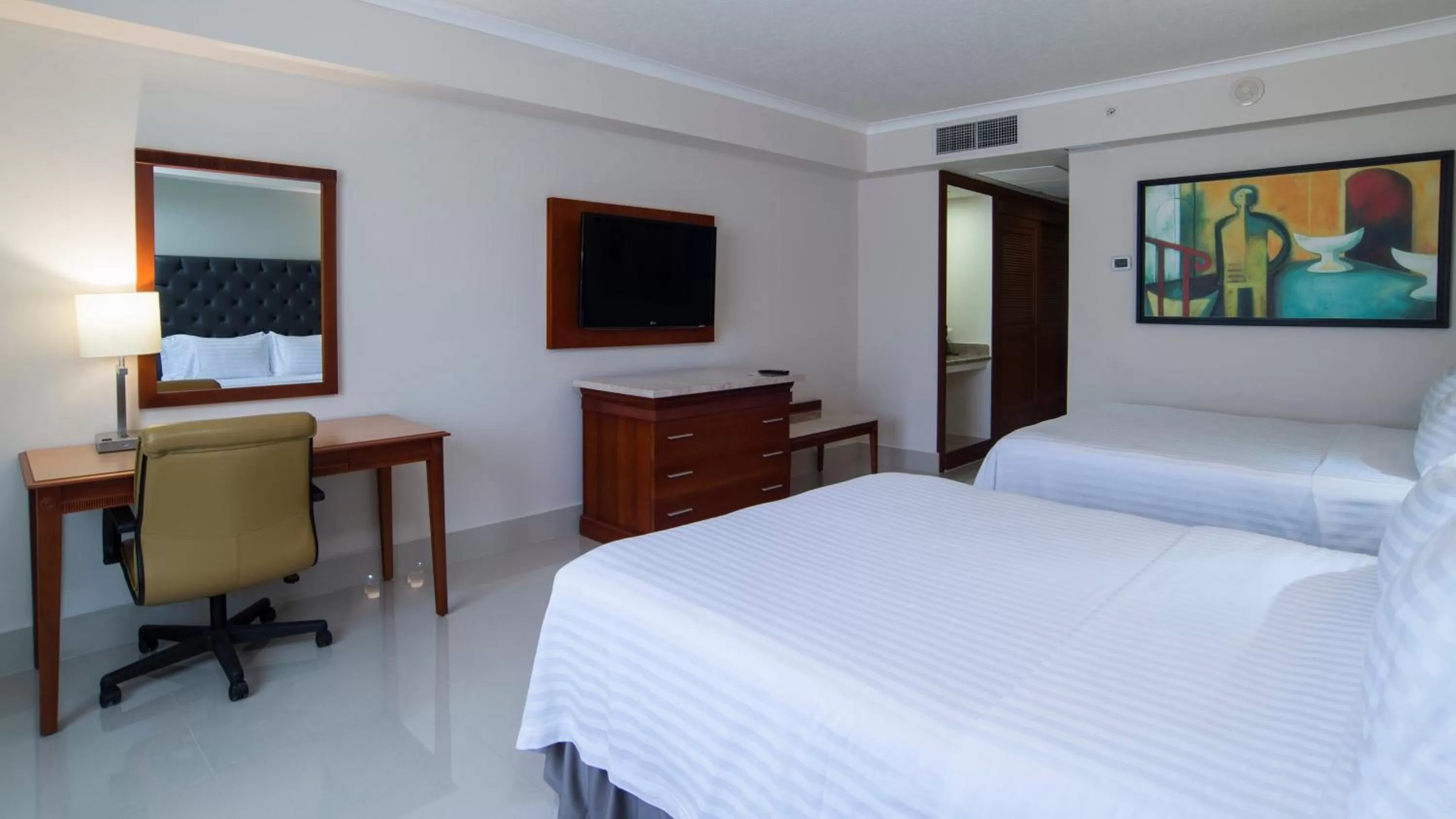 Photo of the whole room, Bed in Holiday Inn Tuxtla Gutierrez by IHG