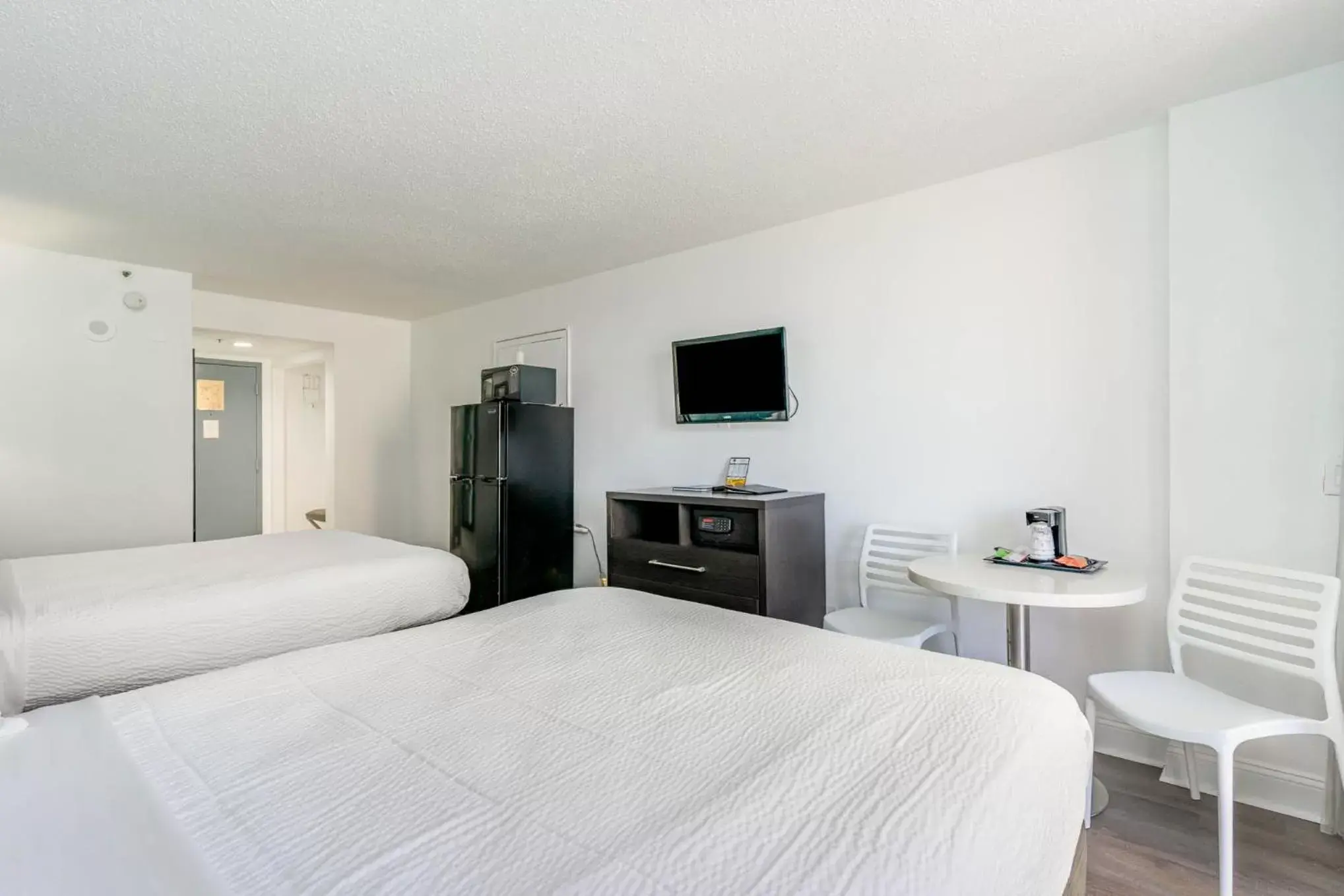 Premier Ocean View 2 Queen Beds with Balcony in Sun N Sand Resort Premier Ocean View 2 Queen Beds with Balcony in Sun N Sand Resort