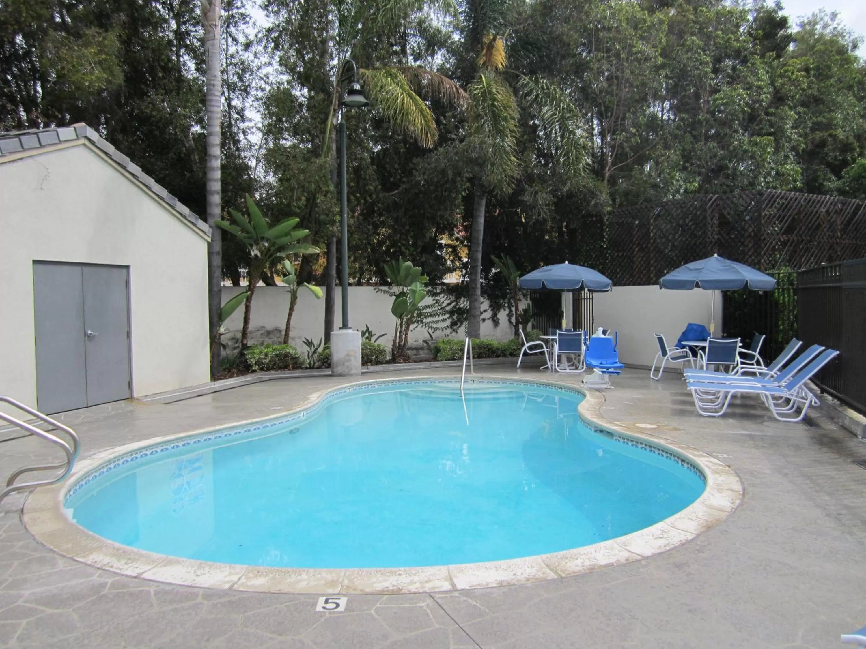 Swimming pool in Extended Stay America Suites - Orange County - Anaheim Convention Center