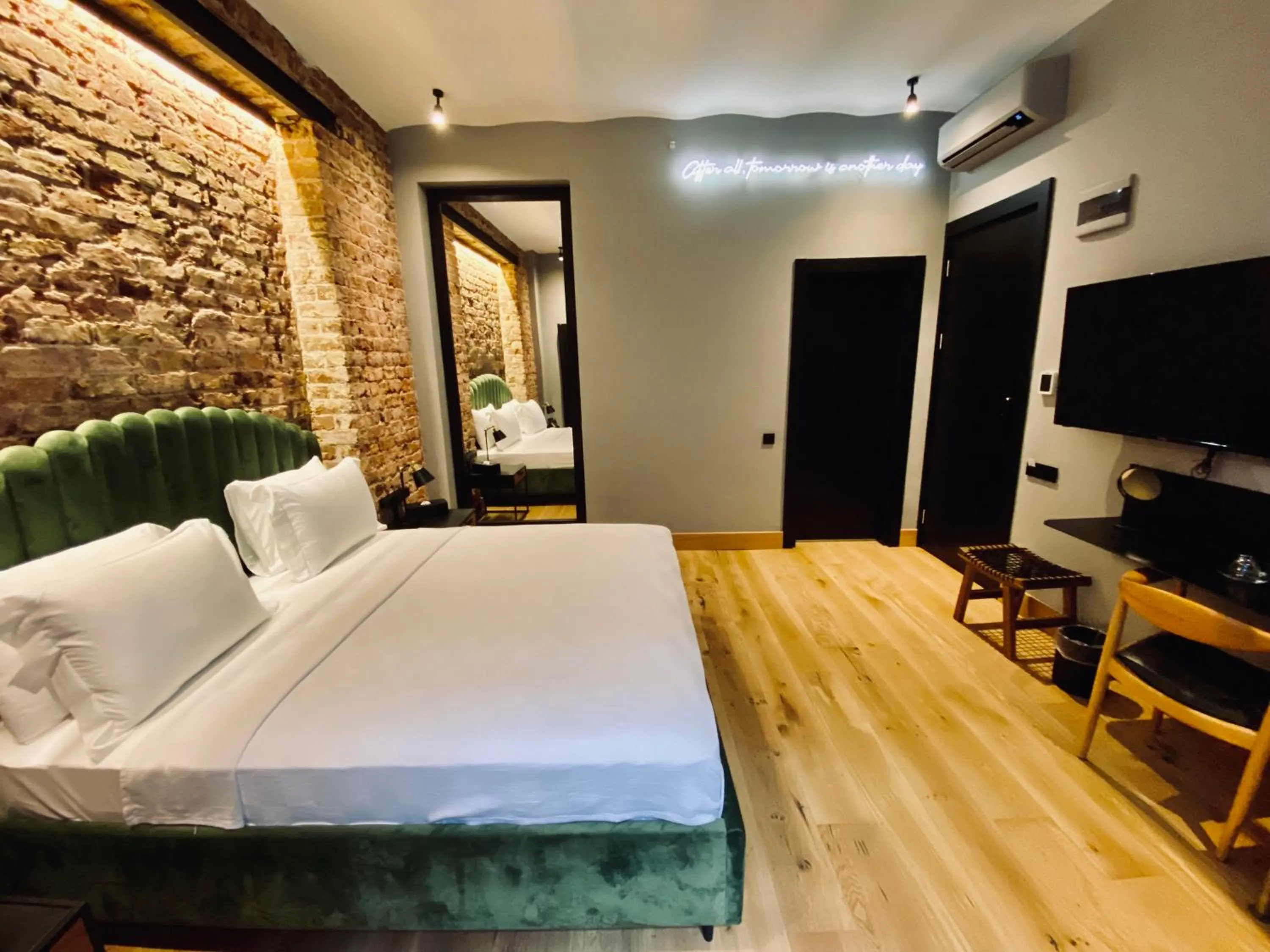 Photo of the whole room, Bed in RUZ Hotels