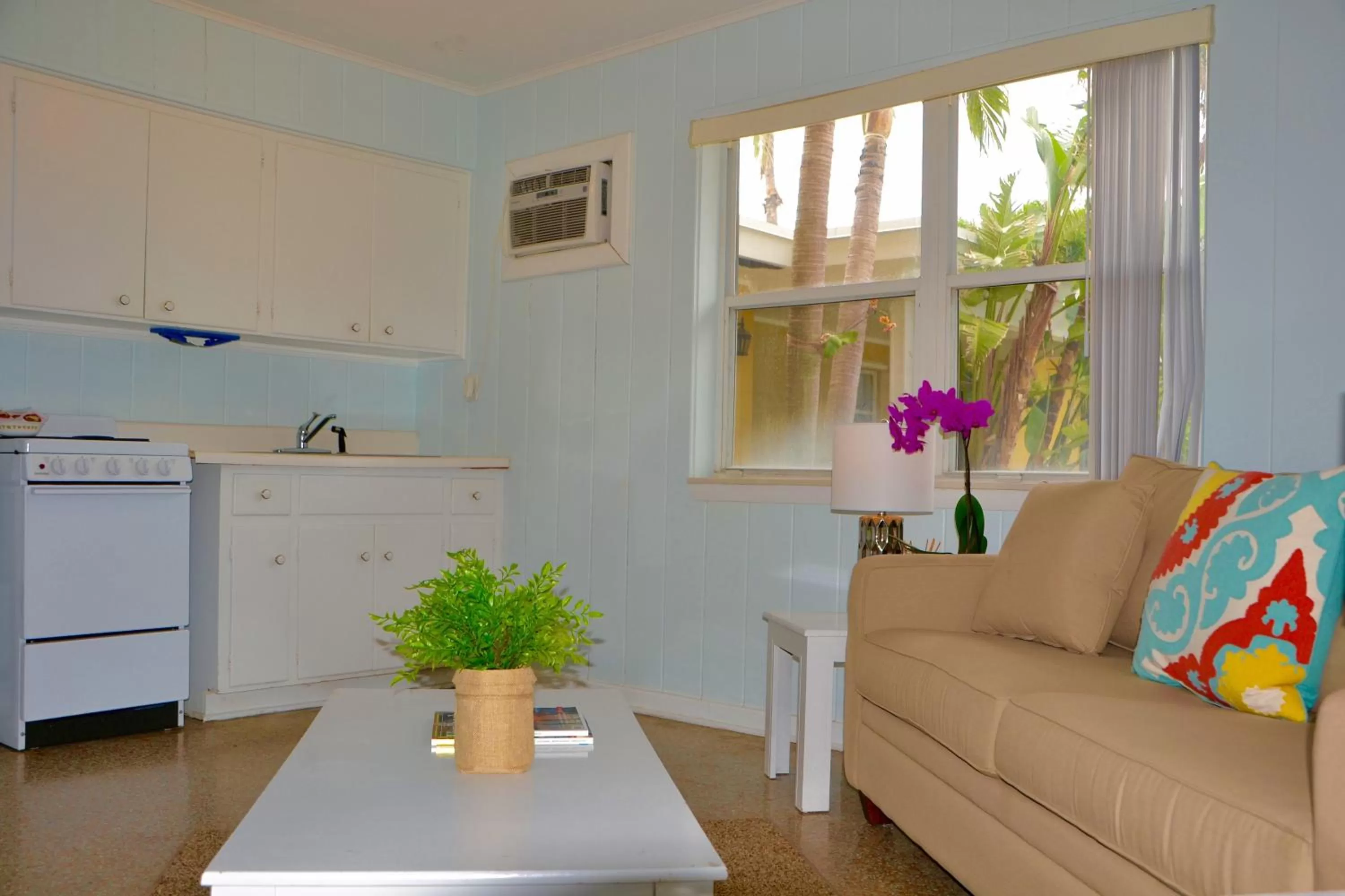 Kitchen or kitchenette in Sea Turtle Inn